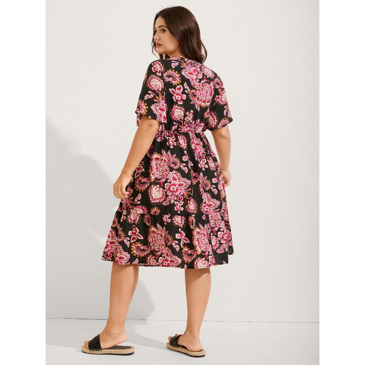 Plus Size Paisley Print Stretchy Waist Pockets Midi Dress BlackFlower Women V-neck Short sleeve Curvy BloomChic 18-20/2X Product Image