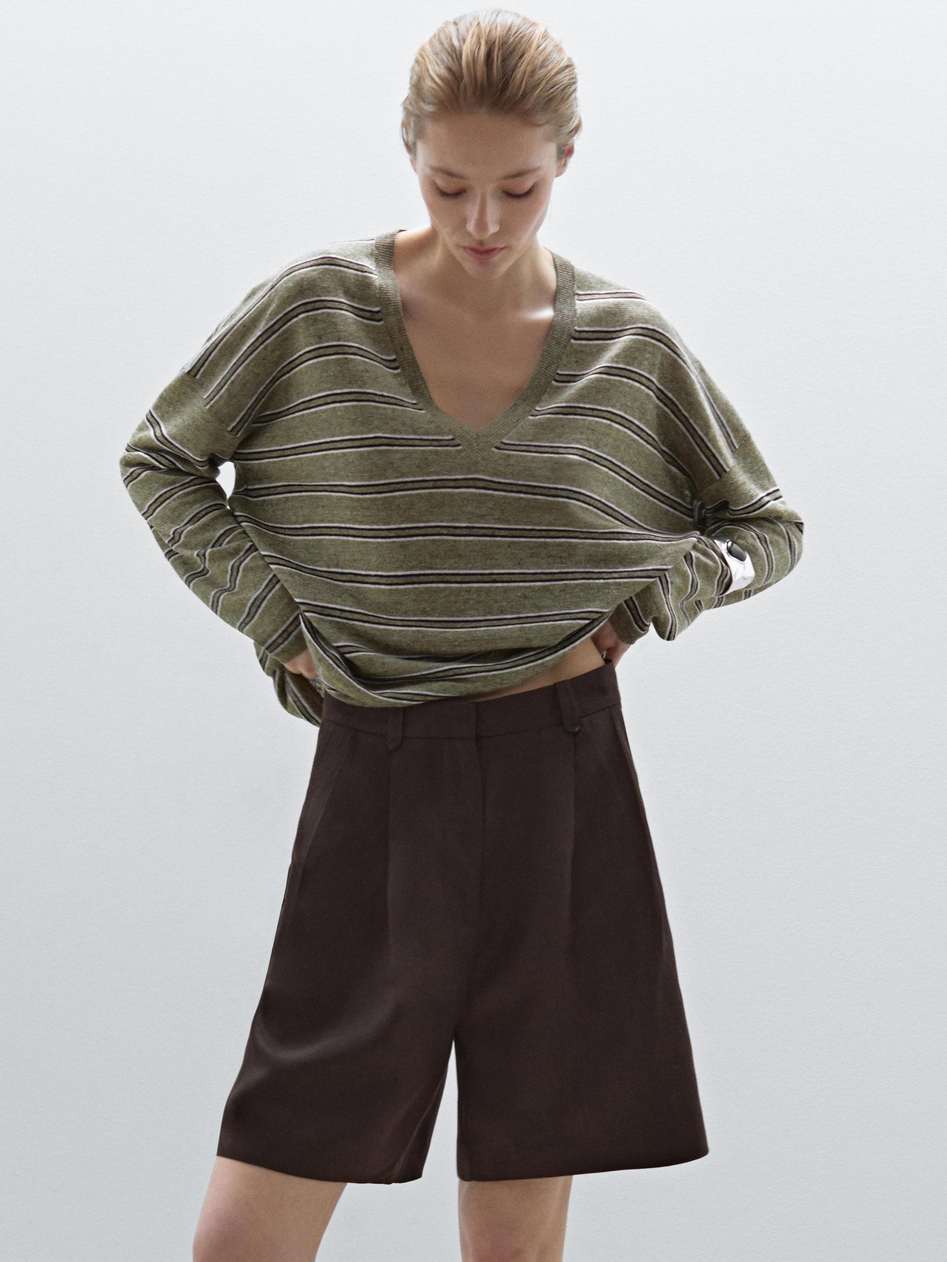 Pleated Bermuda shorts Product Image