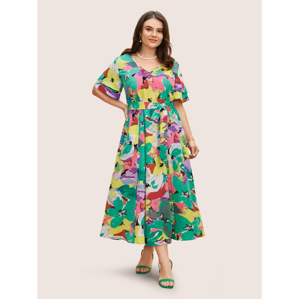 Plus Size Contrast Floral Tiered Ruffle Sleeve Dress Malachitegreen Women Elegant Belted V-neck Short sleeve Curvy BloomChic 28/5X Product Image