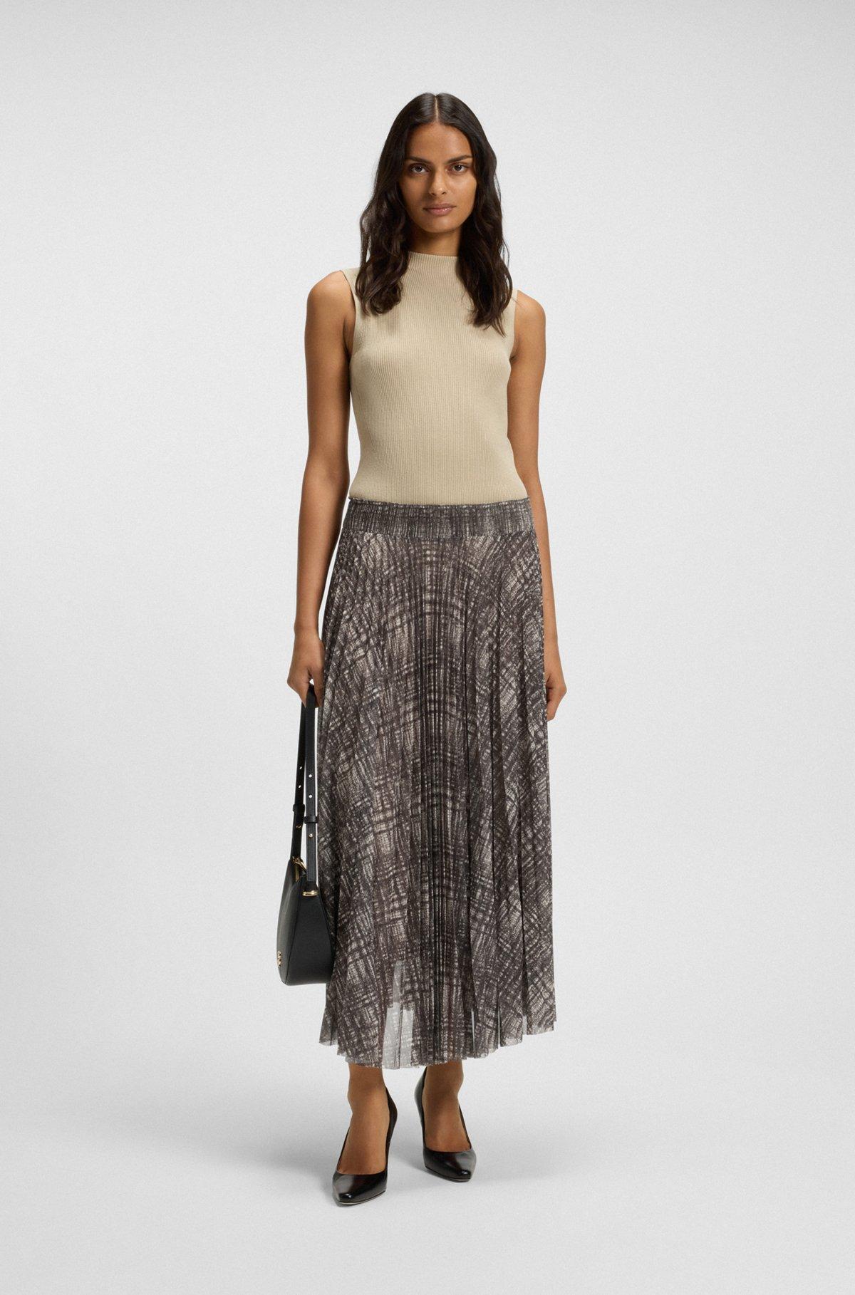Lined tulle skirt with plissé pleats Product Image