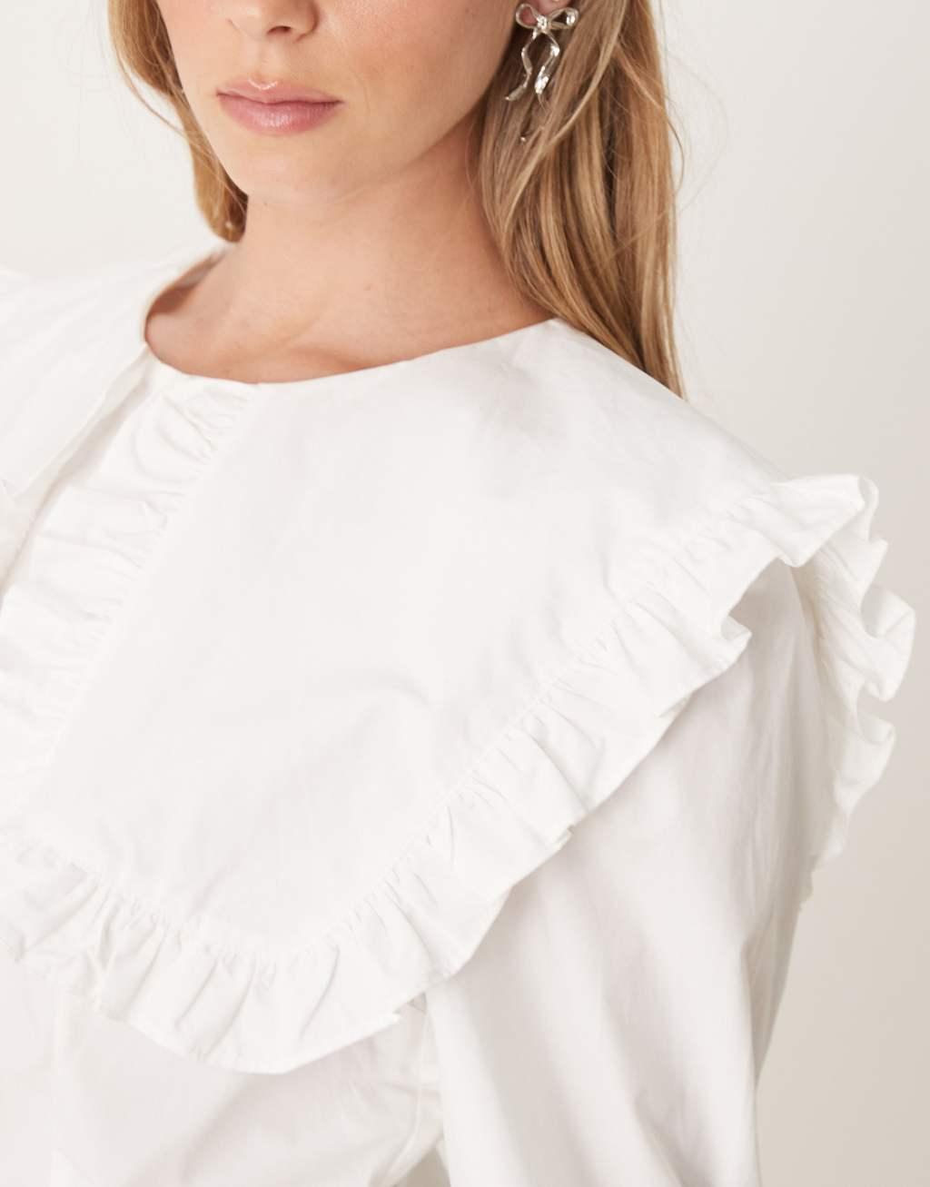 Ghospell oversized collar blouse in white Product Image