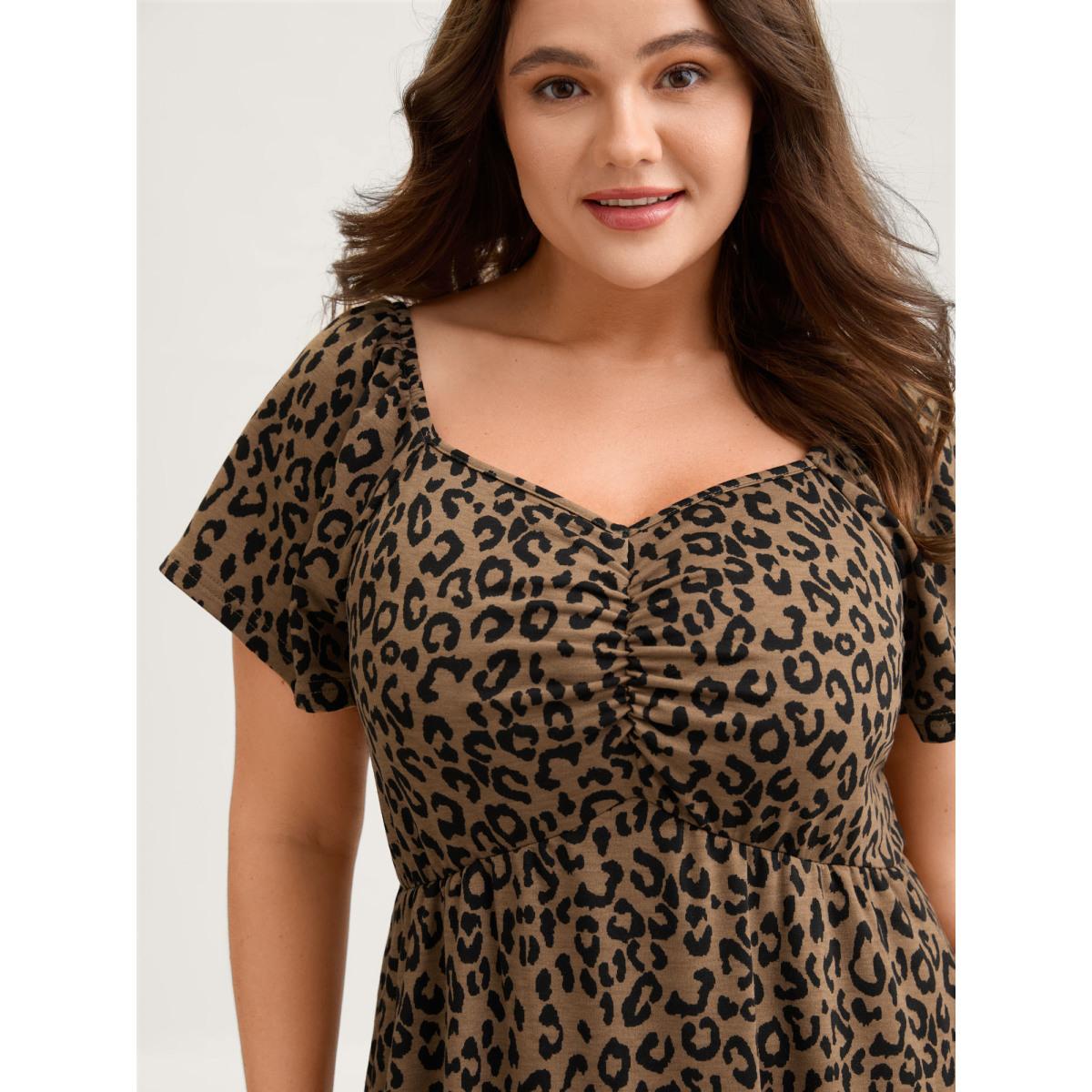 Plus Size Leopard Print Sweetheart Knee-Length Dress Browncoffeecolor Women Leisure V-neck Short sleeve Curvy BloomChic 12/L Product Image