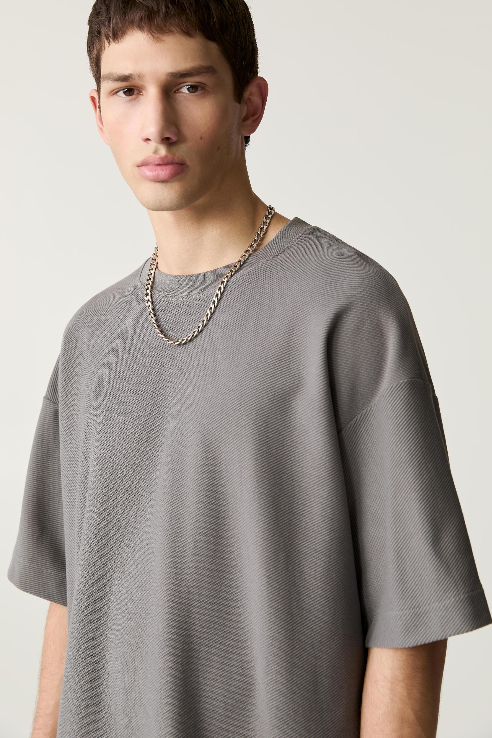 Textured short sleeve sweatshirt Product Image