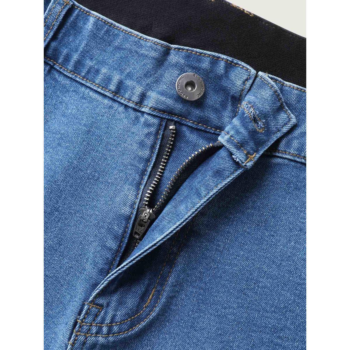 Plus Size Pull-On Stretchy Waist Denim Shorts Women Denimblue Medium stretch Casual Slanted pocket Casual Denim Shorts BloomChic 26/4X Product Image