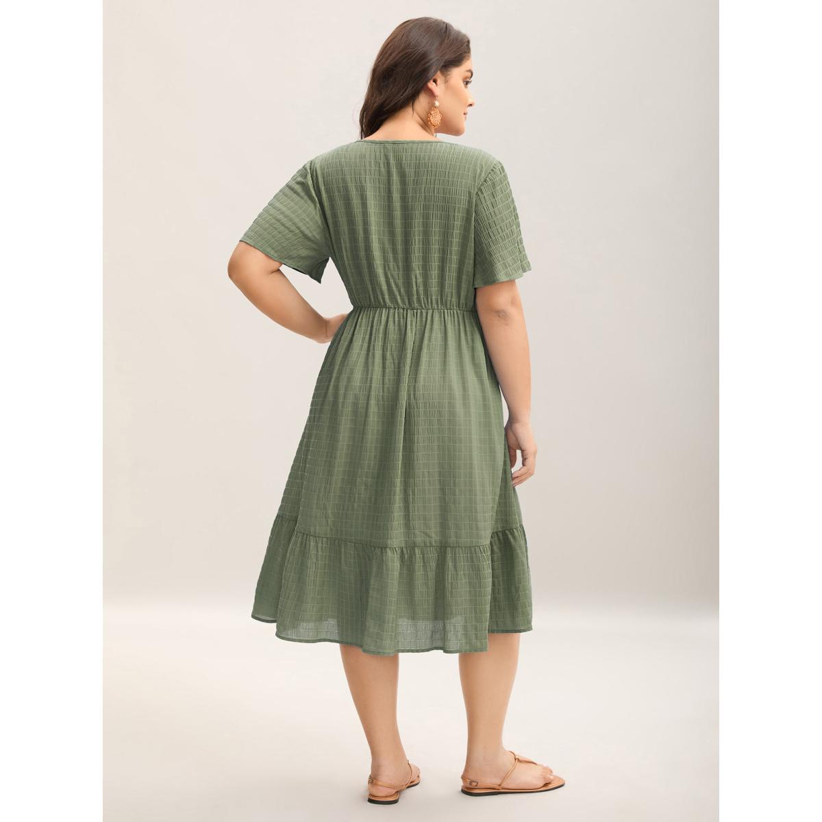 Plus Size Lace Textured Pockets Tiered Midi Dress Greenbean Women Boho V-neck Short sleeve Curvy BloomChic 26/4X Product Image
