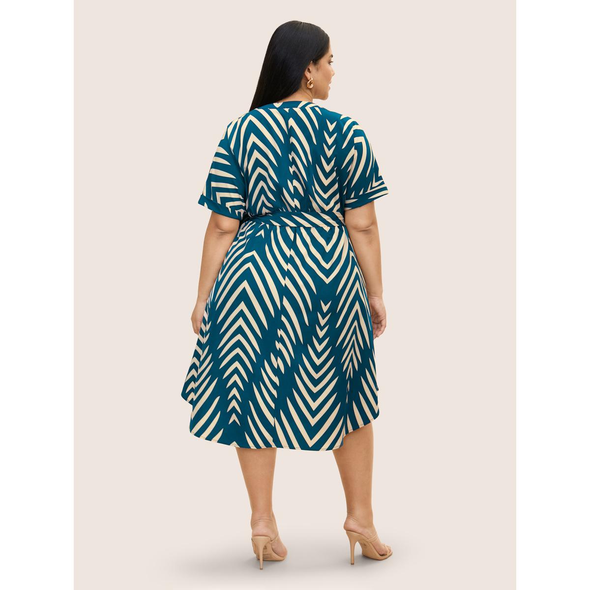 Plus Size Geometric Belted Dolman Sleeve Curved Hem Dress Truegreen Women At the Office Flat collar with V-notch Short sleeve Curvy BloomChic 22-24/3X Product Image