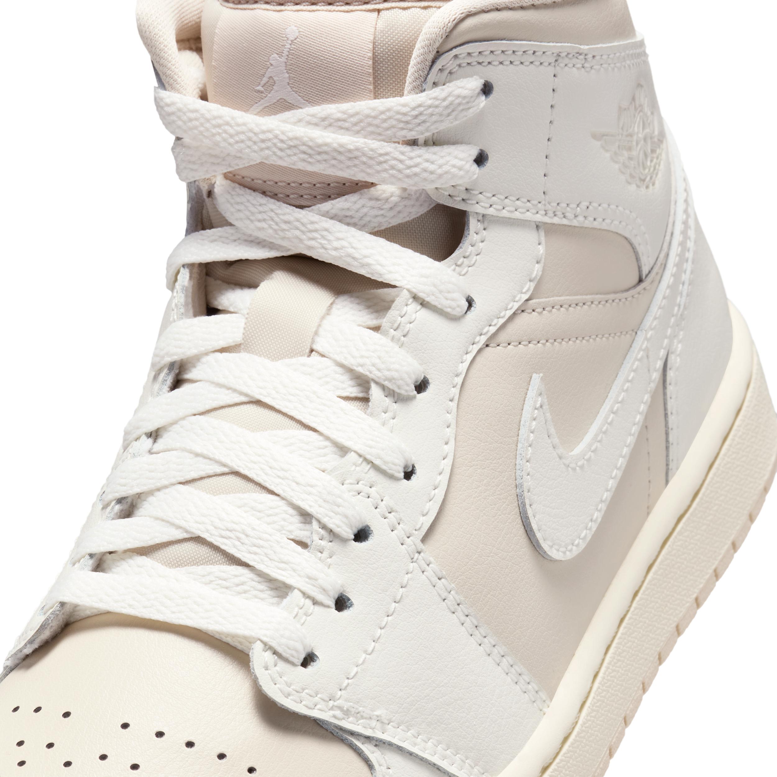 Women's Air Jordan 1 Mid Shoes Product Image