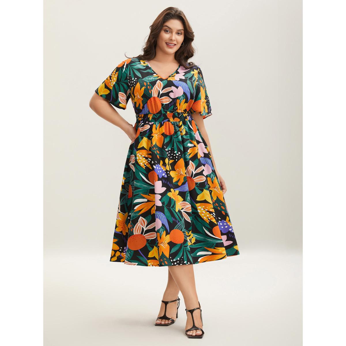 Plus Size Tropical Floral Print Shirred Pockets Midi Dress Black Women V-neck Short sleeve Curvy BloomChic 28/5X Product Image