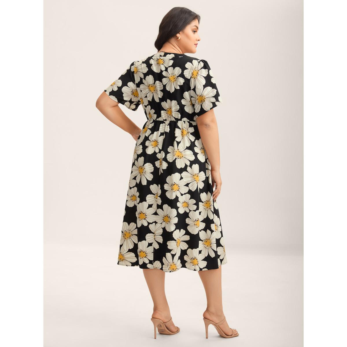 Plus Size Large Floral Print Notched Collar Midi Dress Black Women Notched collar Short sleeve Curvy BloomChic 10/M Product Image