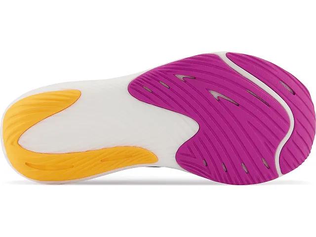 Women's | New Balance FuelCell Rebel v3 Product Image