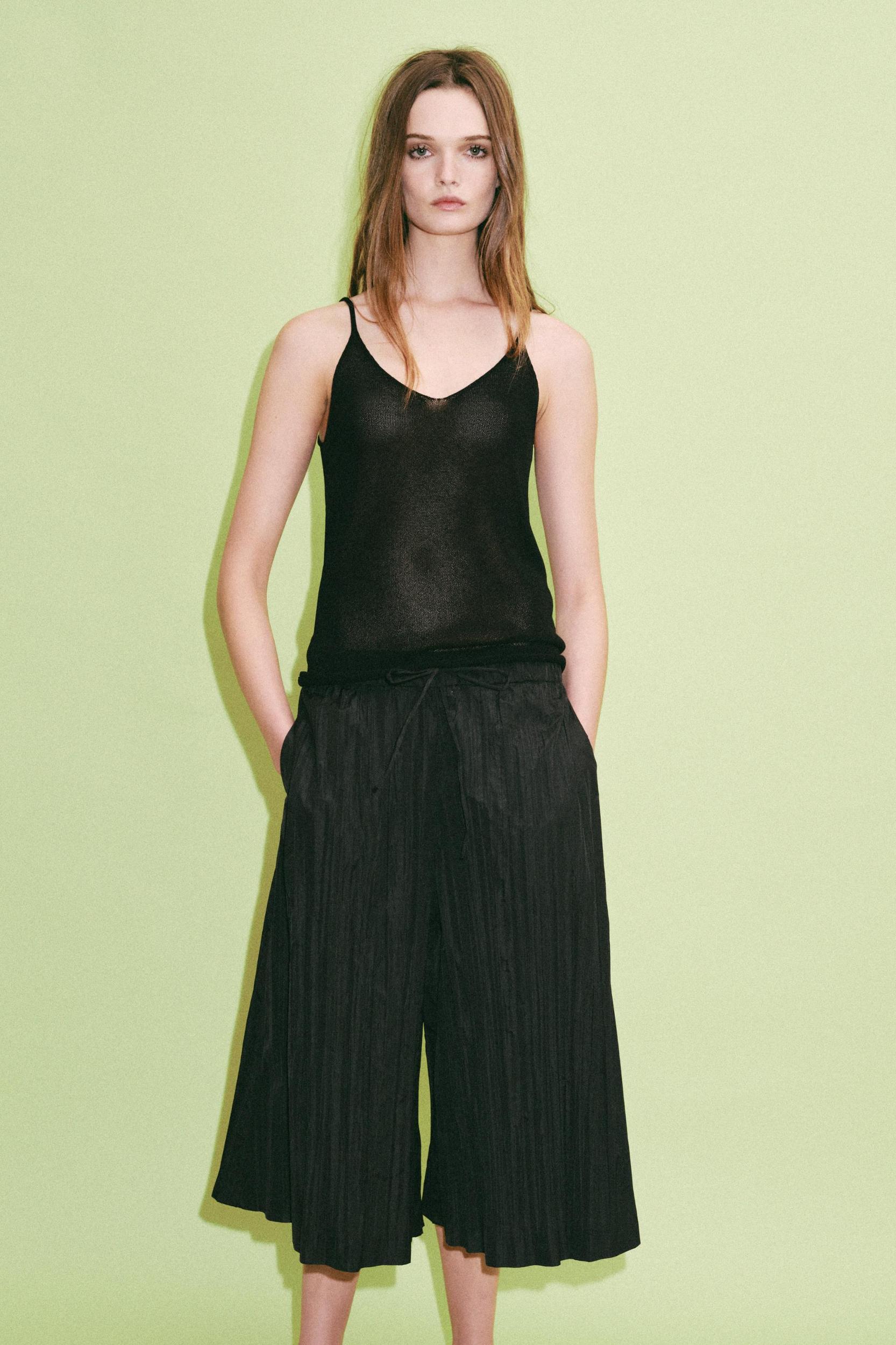 ZW COLLECTION PLEATED SHORTS Product Image