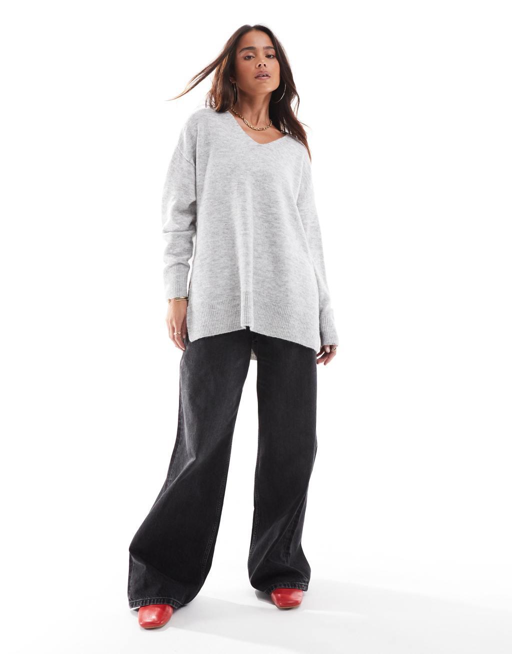 Vero Moda longline soft sweater in light heather gray Product Image