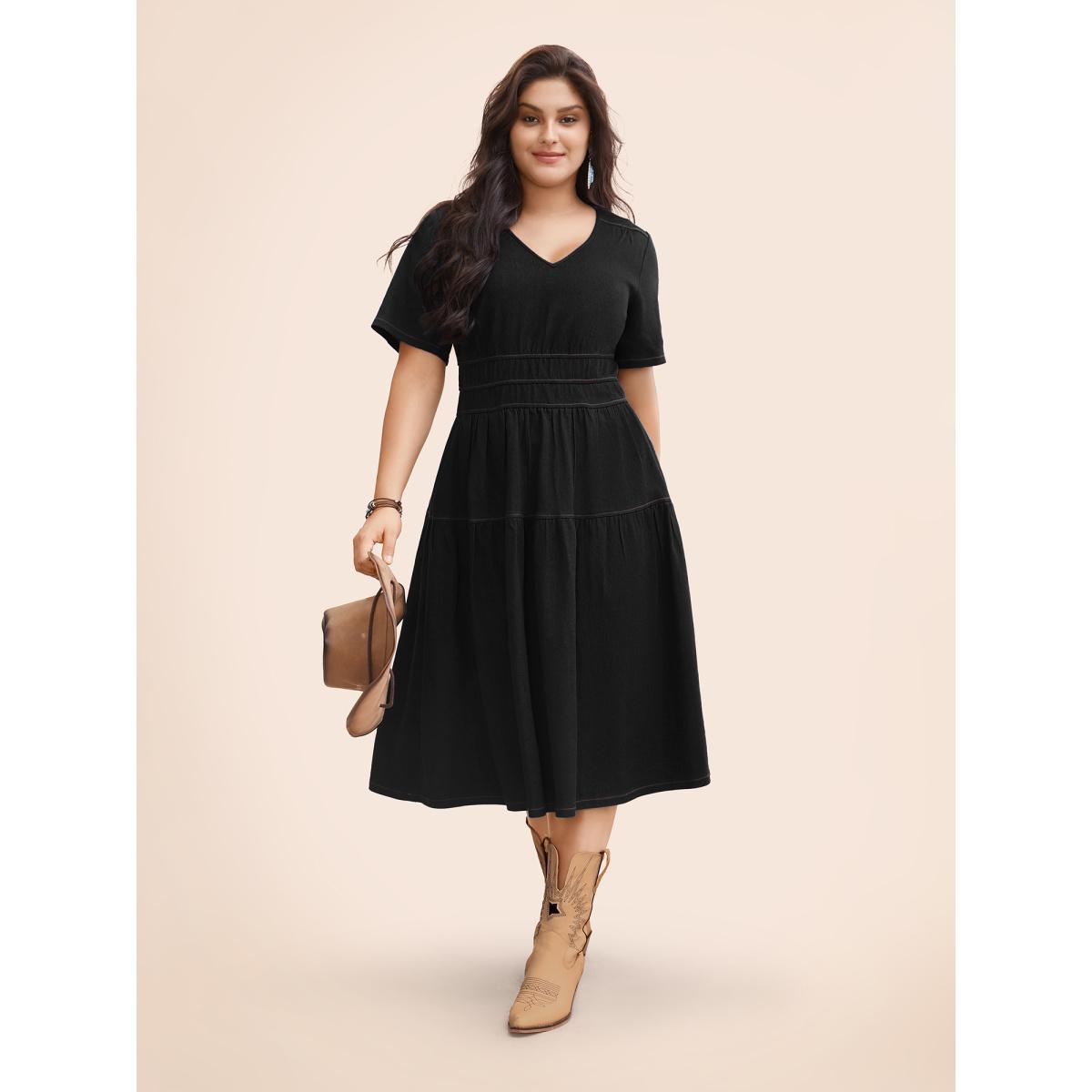 Plus Size Stretch Denim Pockets Tiered Midi Dress Pureblack Women Resort Topstitching V-neck Short sleeve Curvy BloomChic 28/5X Product Image