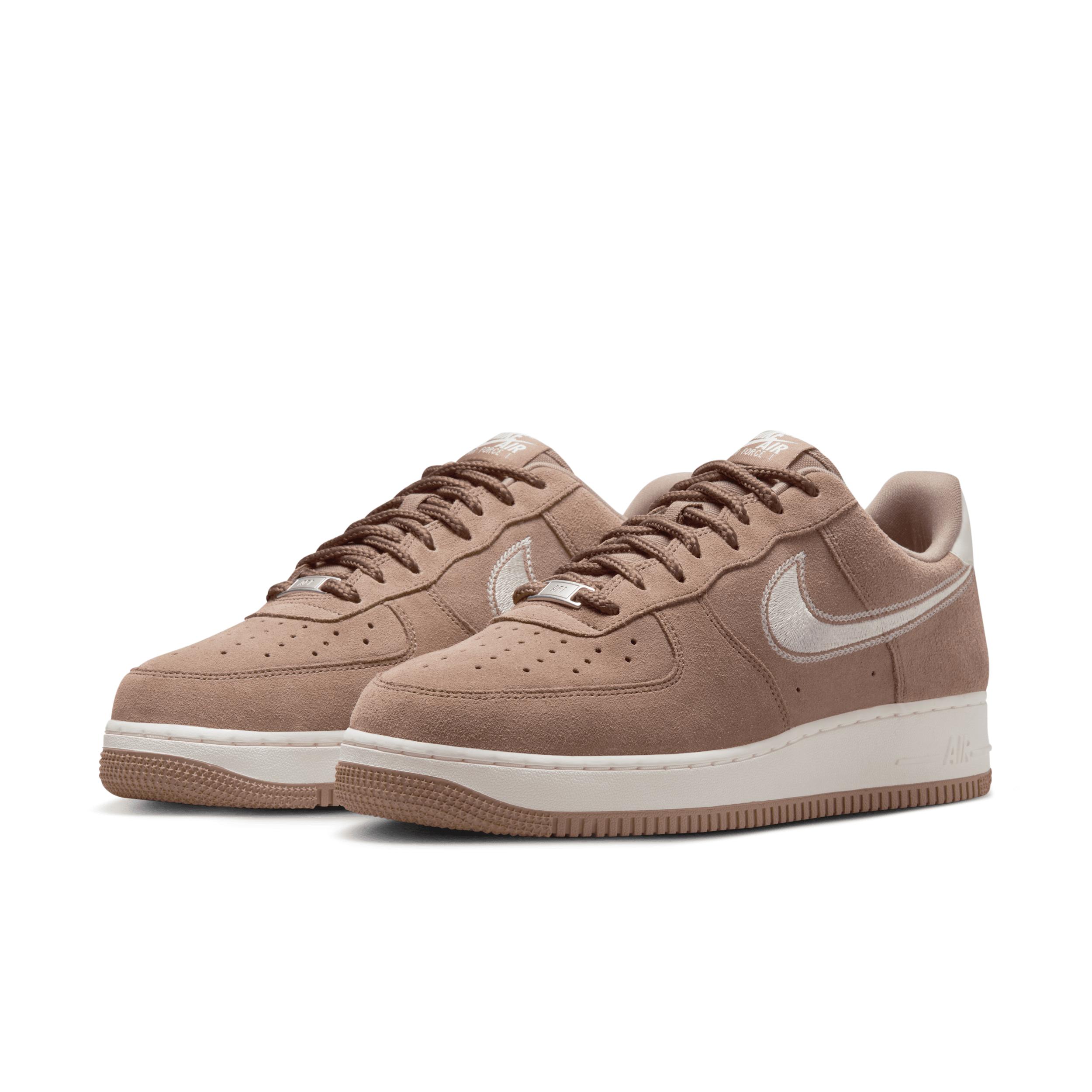 Nike Men's Air Force 1 '07 LV8 Shoes Product Image