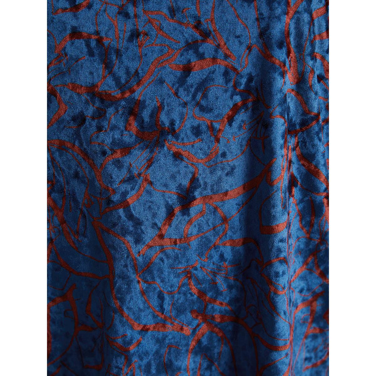 Plus Size Silhouette Floral Print Crew Neck T-shirt Aegean Women Elegant Printed Floral Round Neck Dailywear T-shirts BloomChic 28/5X Product Image