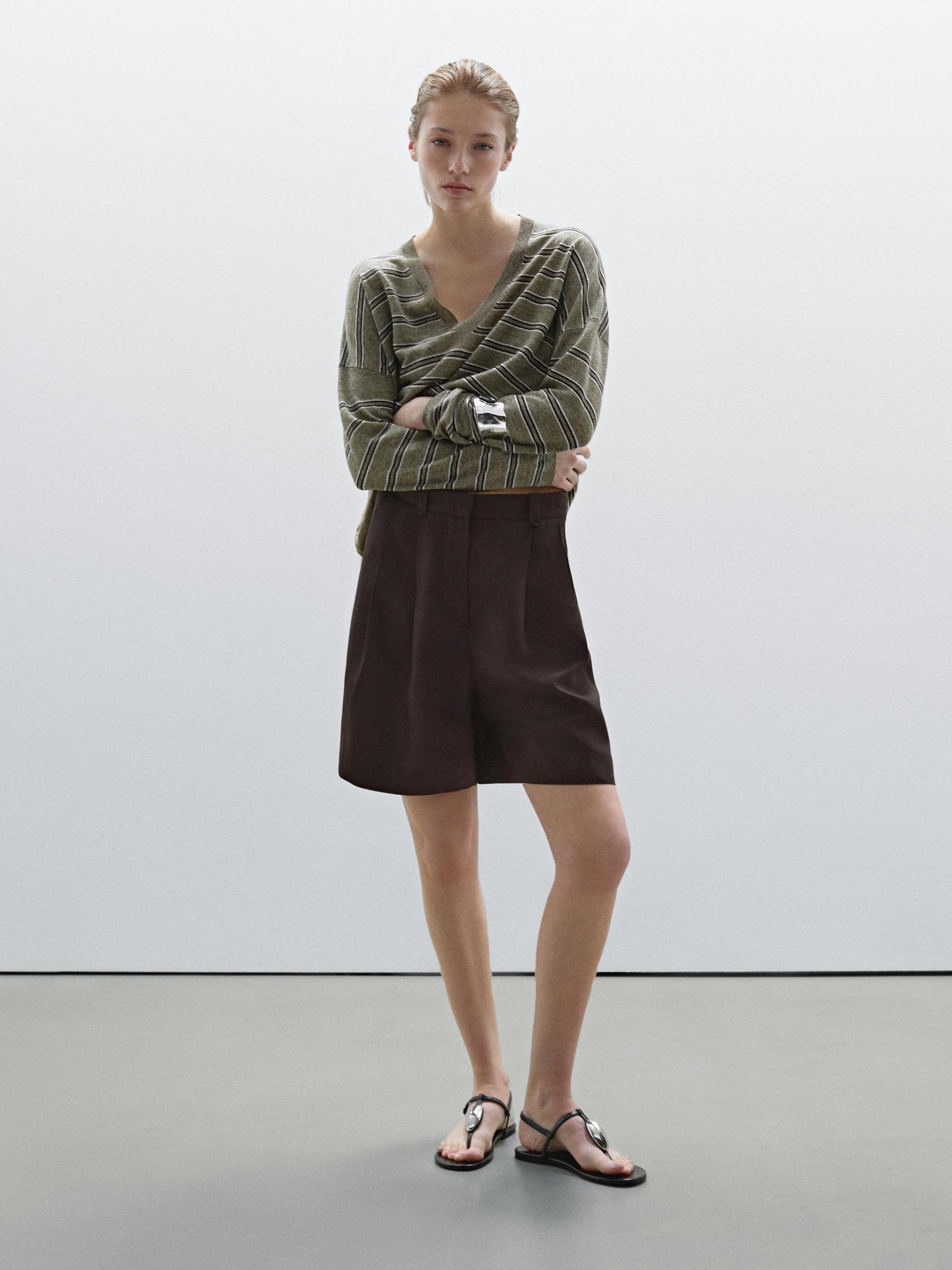 Pleated Bermuda shorts Product Image