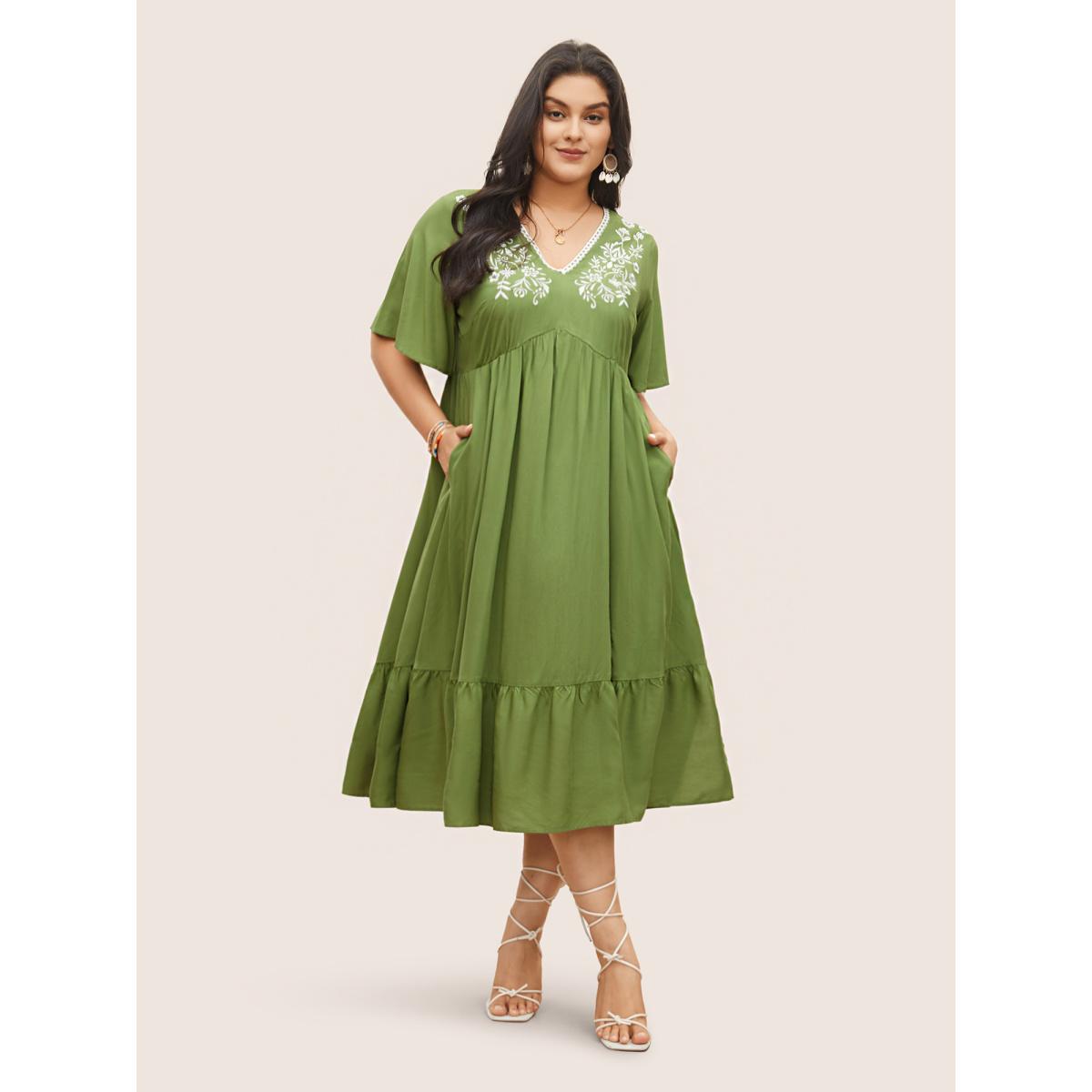 Plus Size Supersoft Essentials Floral Embroidered Patchwork Hem Dress Moss Women Resort Non V-neck Short sleeve Curvy Midi Dress BloomChic 28/5X Product Image