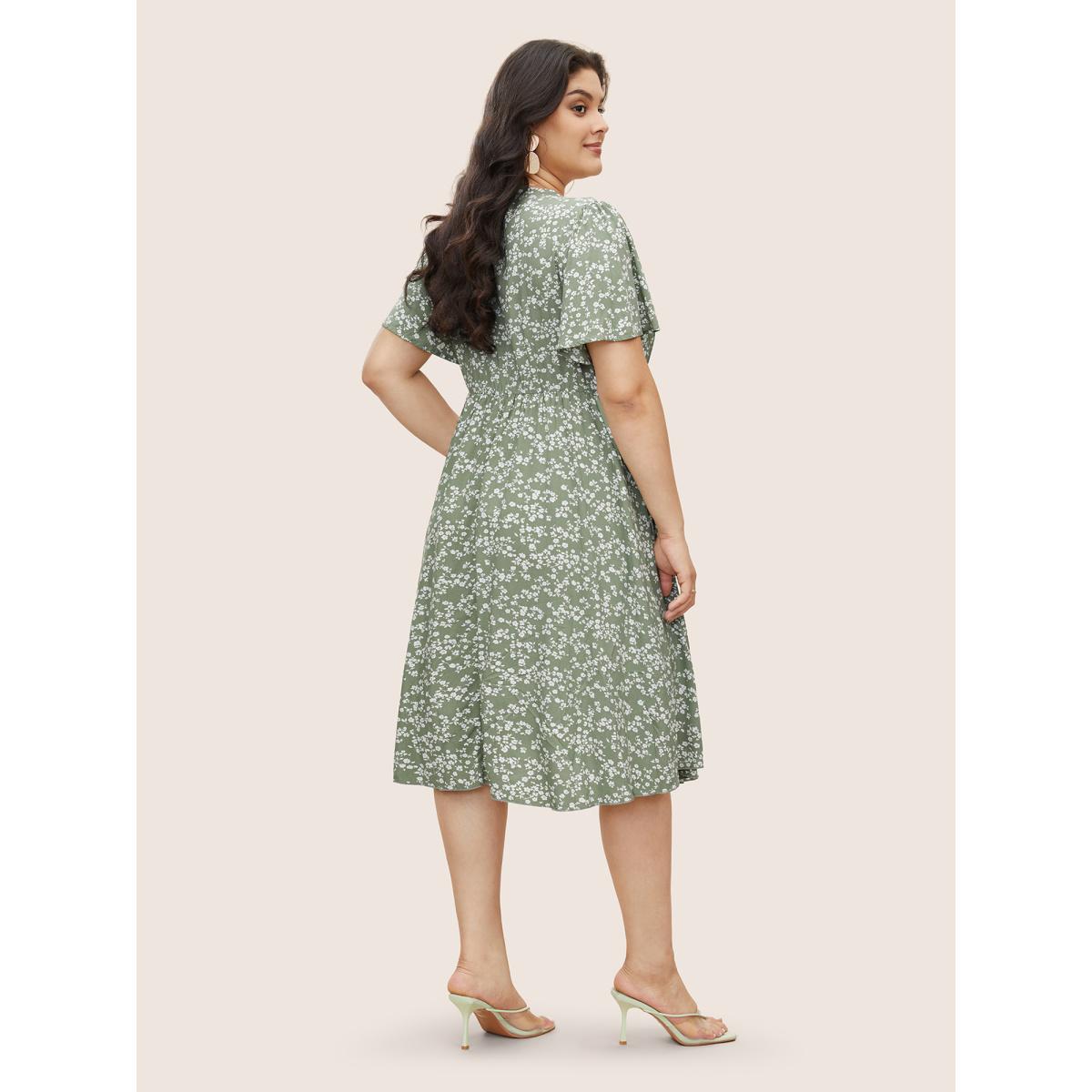 Plus Size Bloom Dress - Ditsy Floral Elastic Waist Ruffles Pocket Knee Dress LightGreen Women Leisure Non V-neck Short sleeve Curvy Knee Dress BloomChic 28/5X Product Image