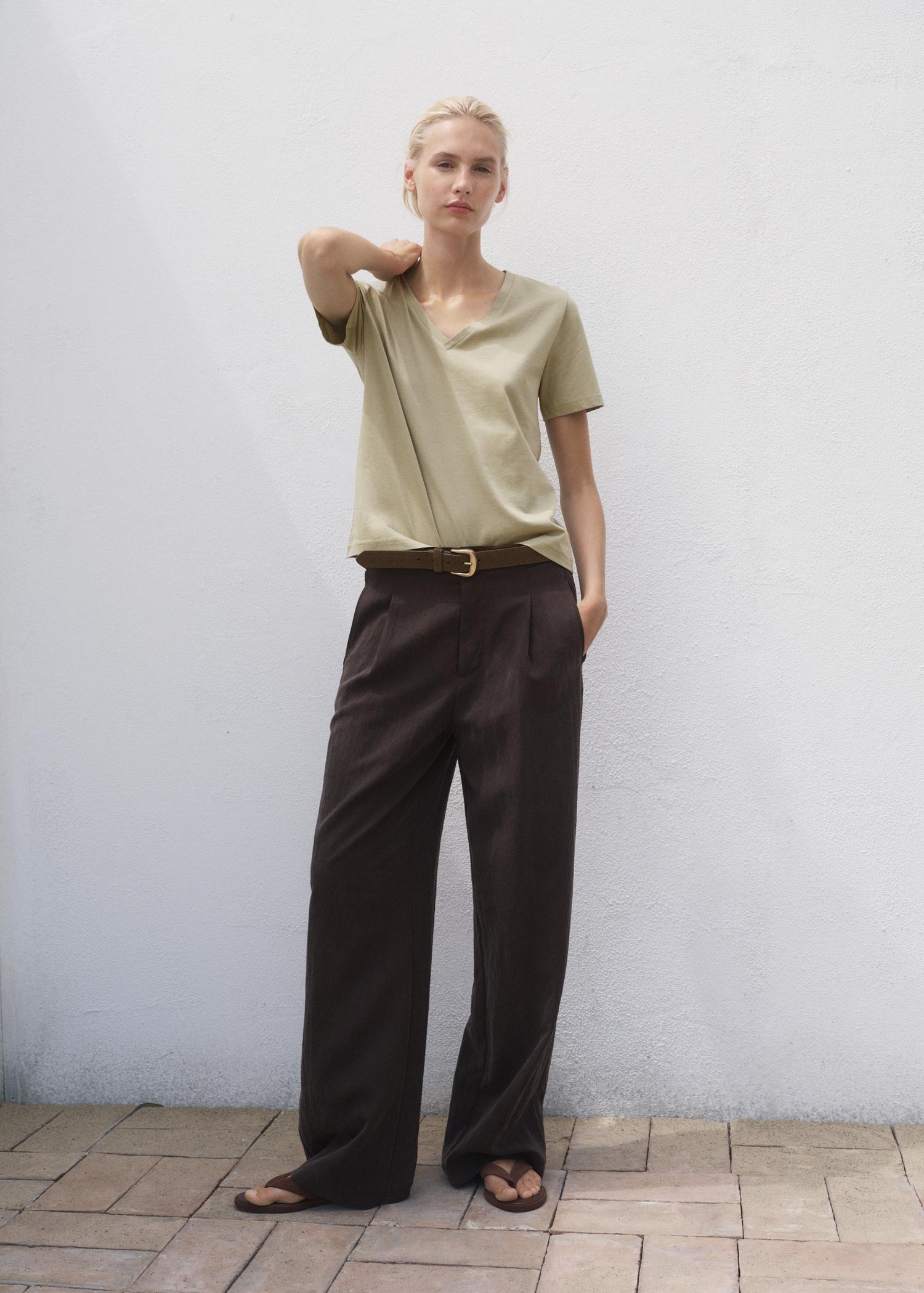 V-neck cotton T-shirt - Women | MANGO USA Product Image