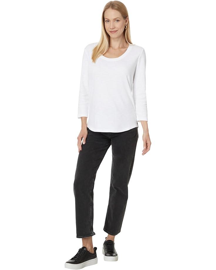 3/4 Sleeve V-Neck Tee with Curved Hem Product Image