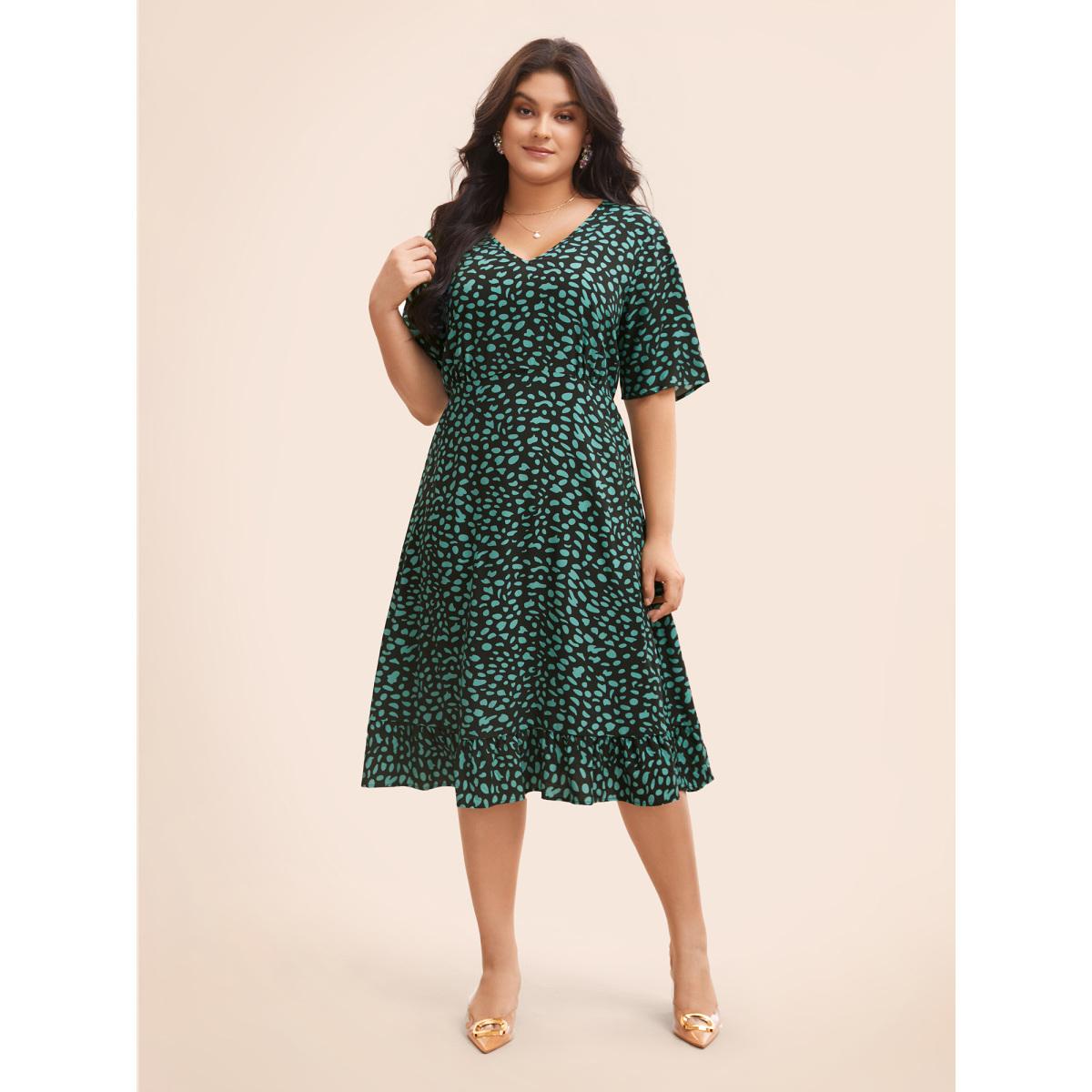 Plus Size Geometric Print Ruffle Hem Pocket Dress Black Women At the Office Gathered V-neck Half Sleeve Curvy BloomChic 30/6X Product Image