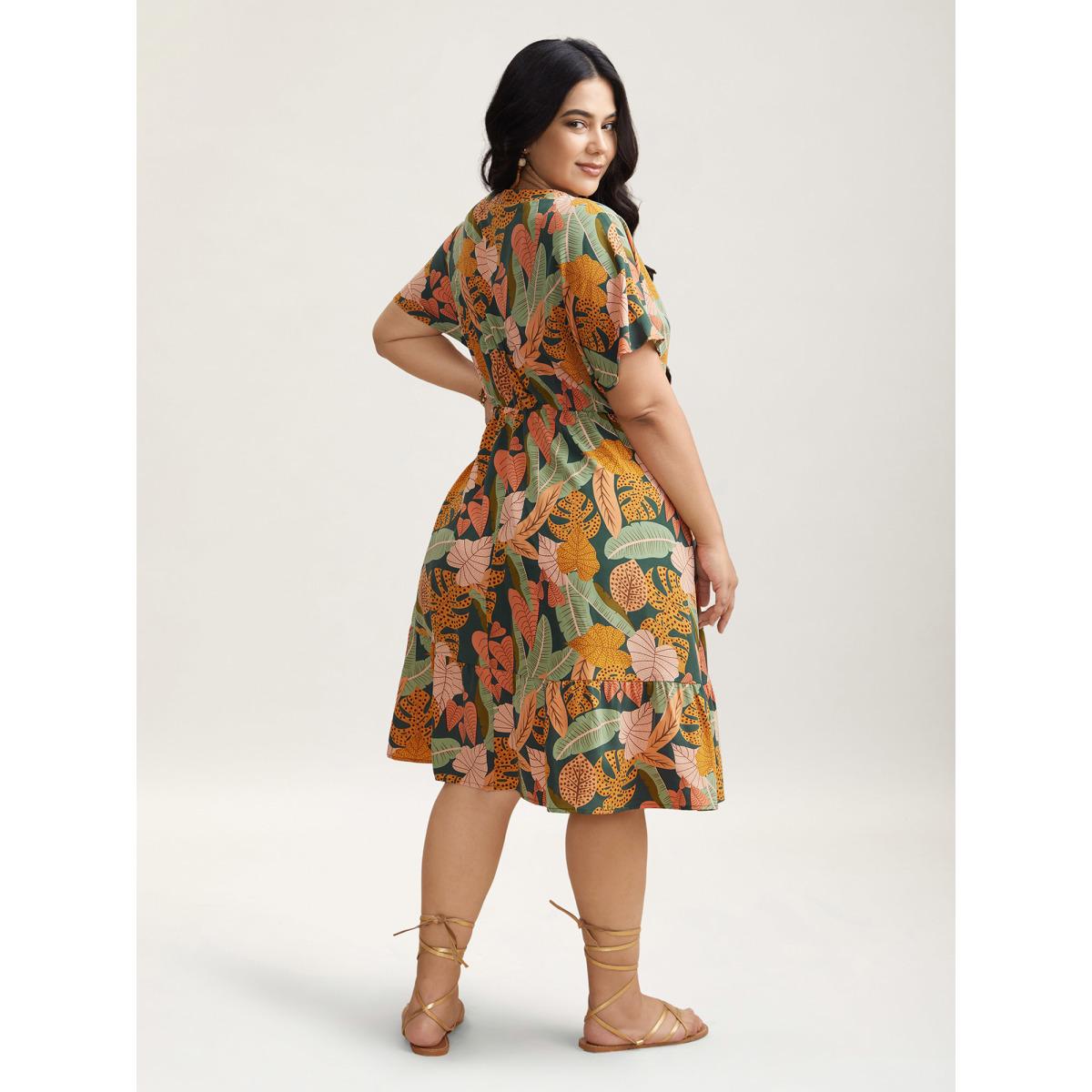 Plus Size Tropical Flowers Tiered Pockets Midi Dress Emerald Women Resort Non V-neck Short sleeve Curvy BloomChic 30/6X Product Image