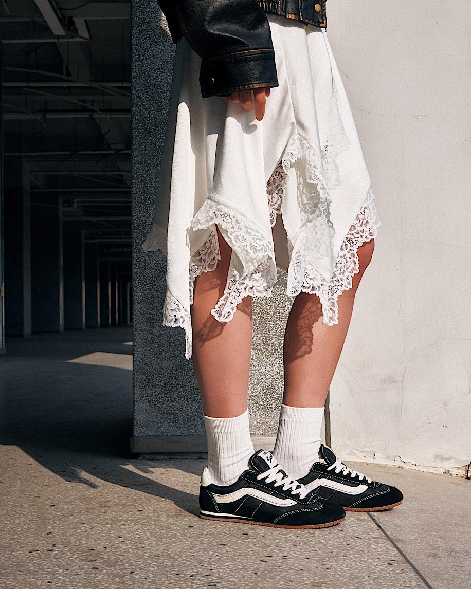 Super Lowpro Shoe in Black| Vans US Product Image