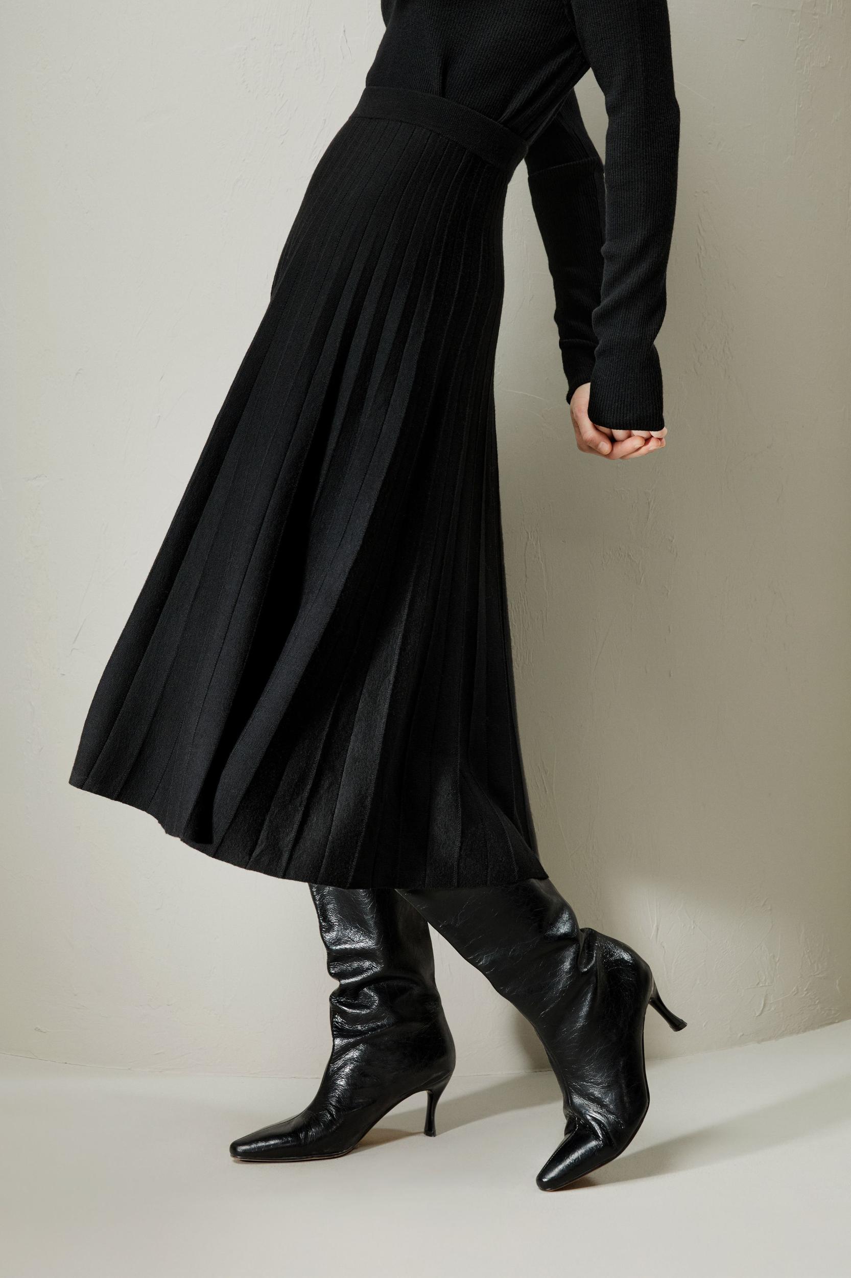 Collegiate Ultra-fine Merino Wool Skirt Product Image