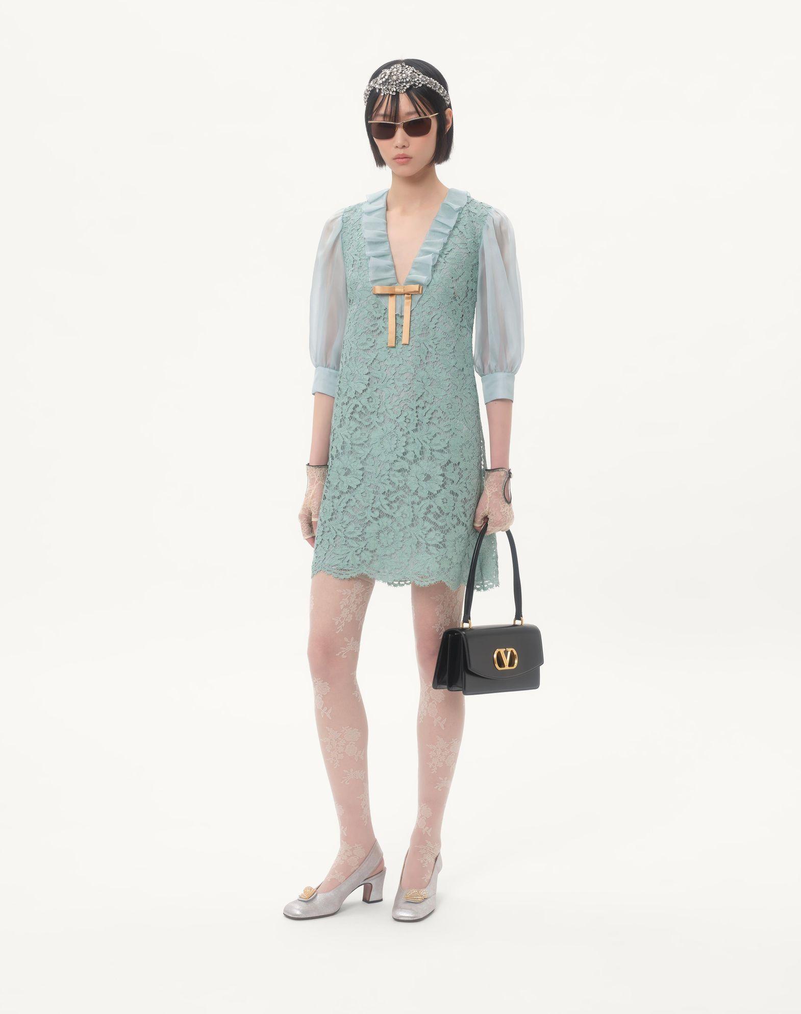 Short Dress In Heavy Lace Product Image