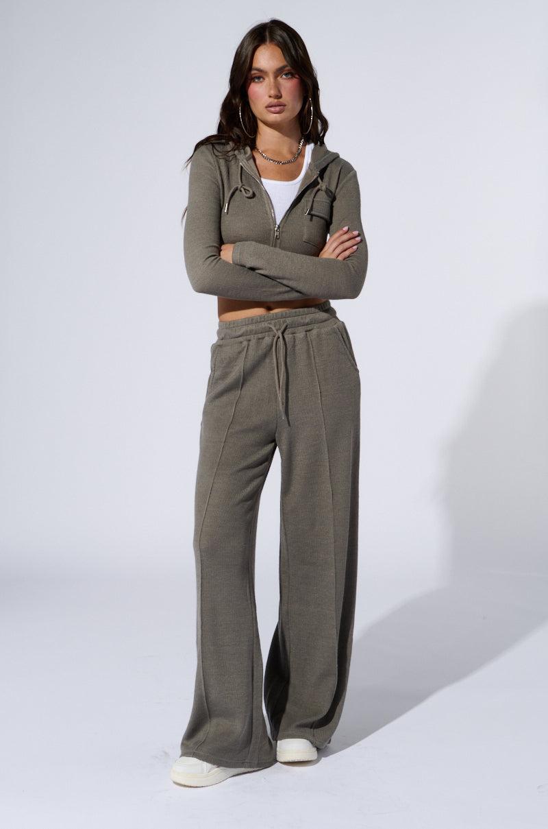 EYES ON ME WIDE LEG SWEAT PANT IN GREY Product Image