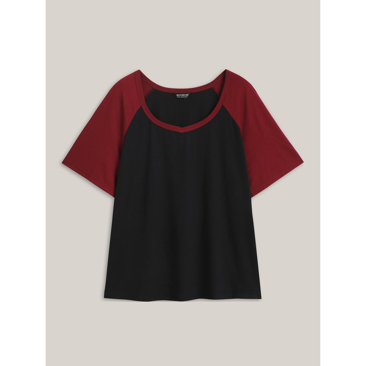Plus Size Color Contrast Raglan Sleeve T-Shirt Black Women Casual Contrast Heart neckline Everyday T-shirts BloomChic 28/5X Product Image