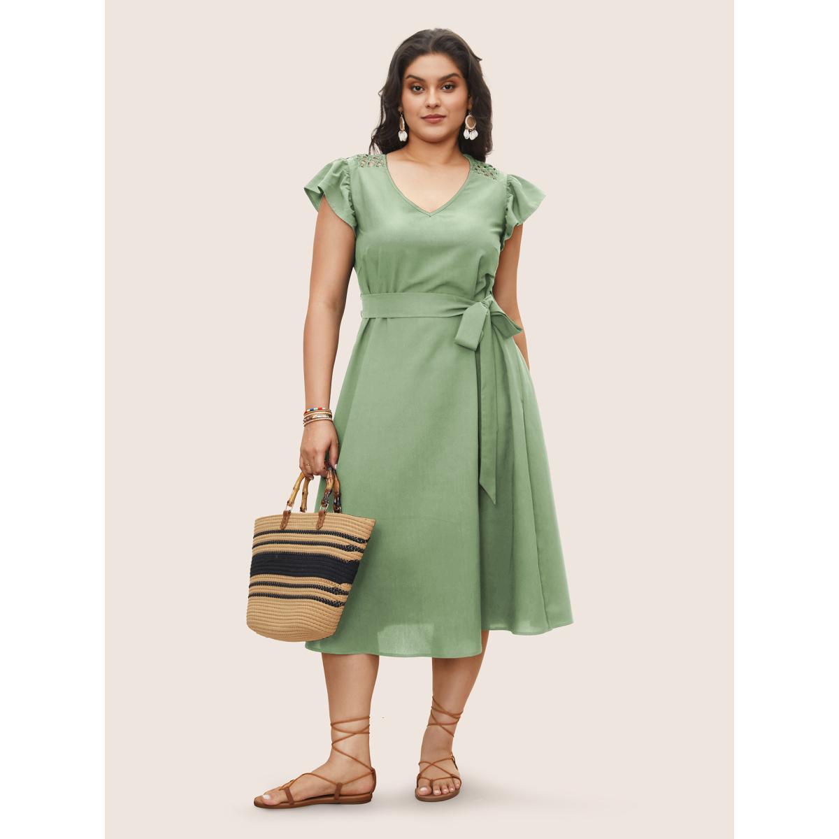 Plus Size Solid Cut Out Ruffle Cap Sleeve Dress Palemauve Women Resort Woven ribbon&lace trim V-neck Cap Sleeve Curvy Midi Dress BloomChic 30/6X Product Image