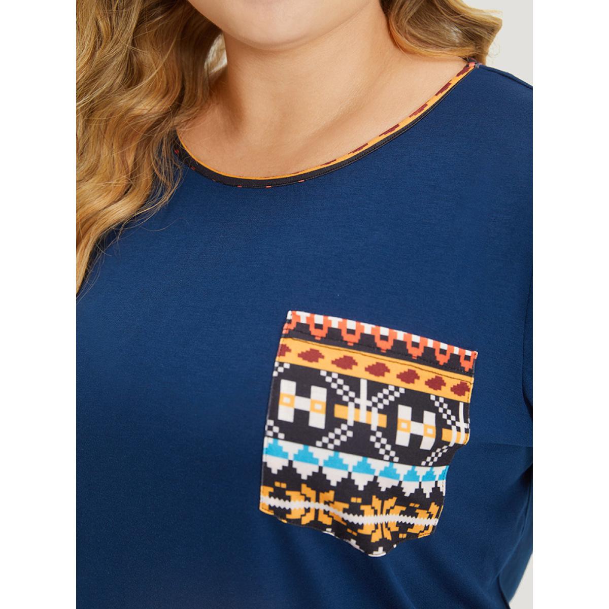 Plus Size Bandana Print Patched Pocket Curved Hem T-shirt Blue Women Elegant Patchwork Bohemian Print Round Neck Dailywear T-shirts BloomChic 28/5X Product Image