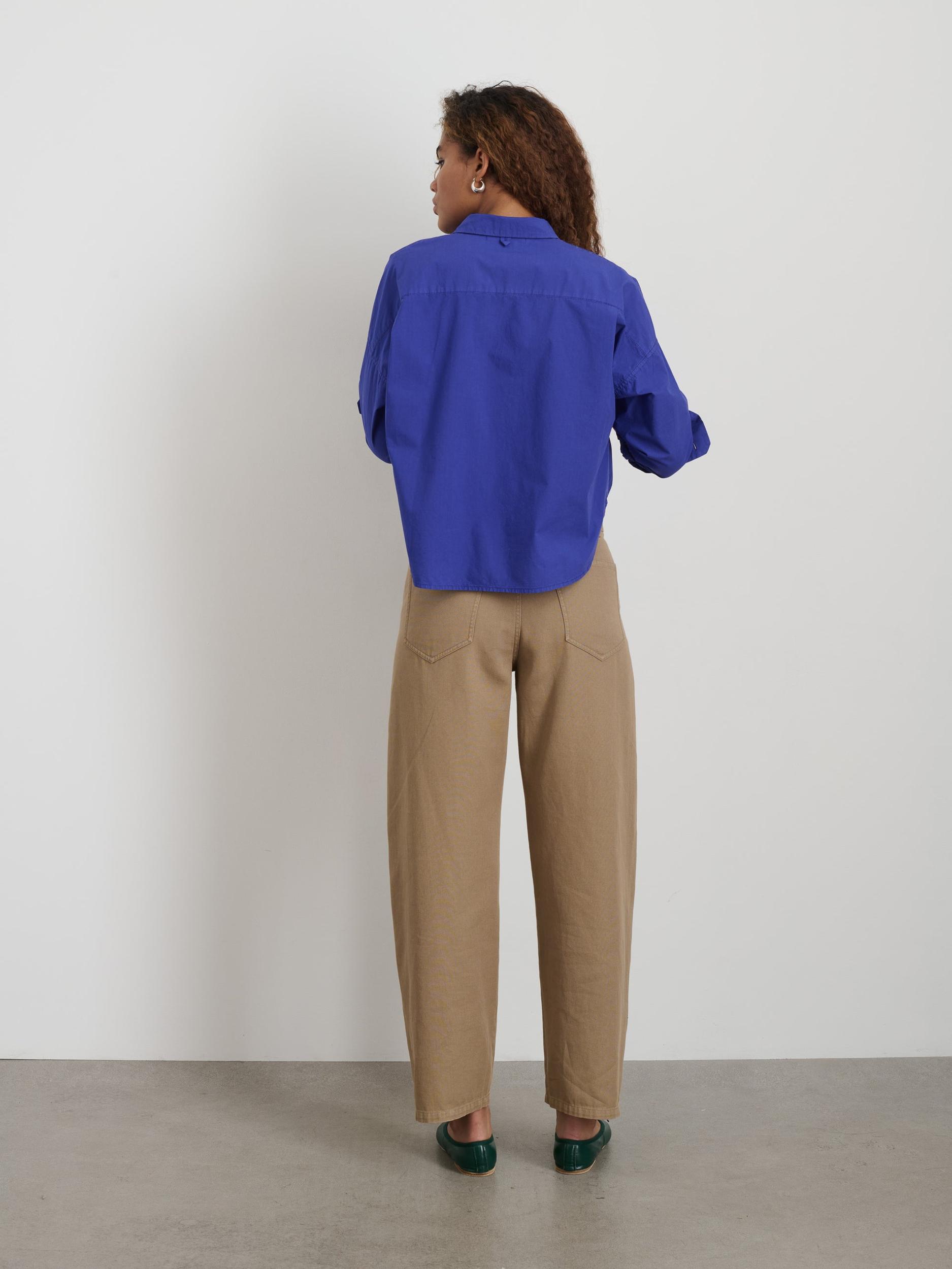 Cropped Jo Shirt in Cotton Poplin Product Image
