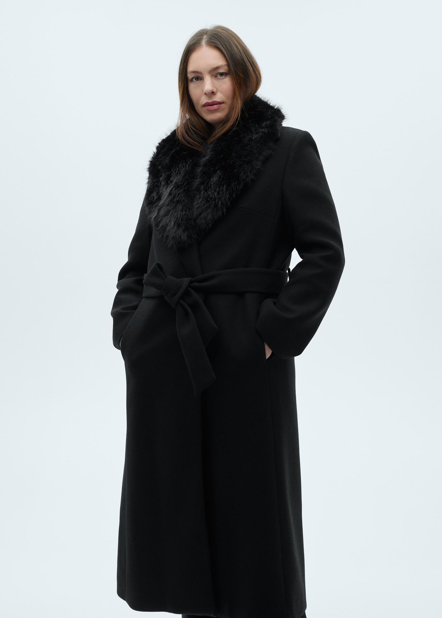 Manteco wool coat with detachable fur collar - Women | MANGO USA Product Image