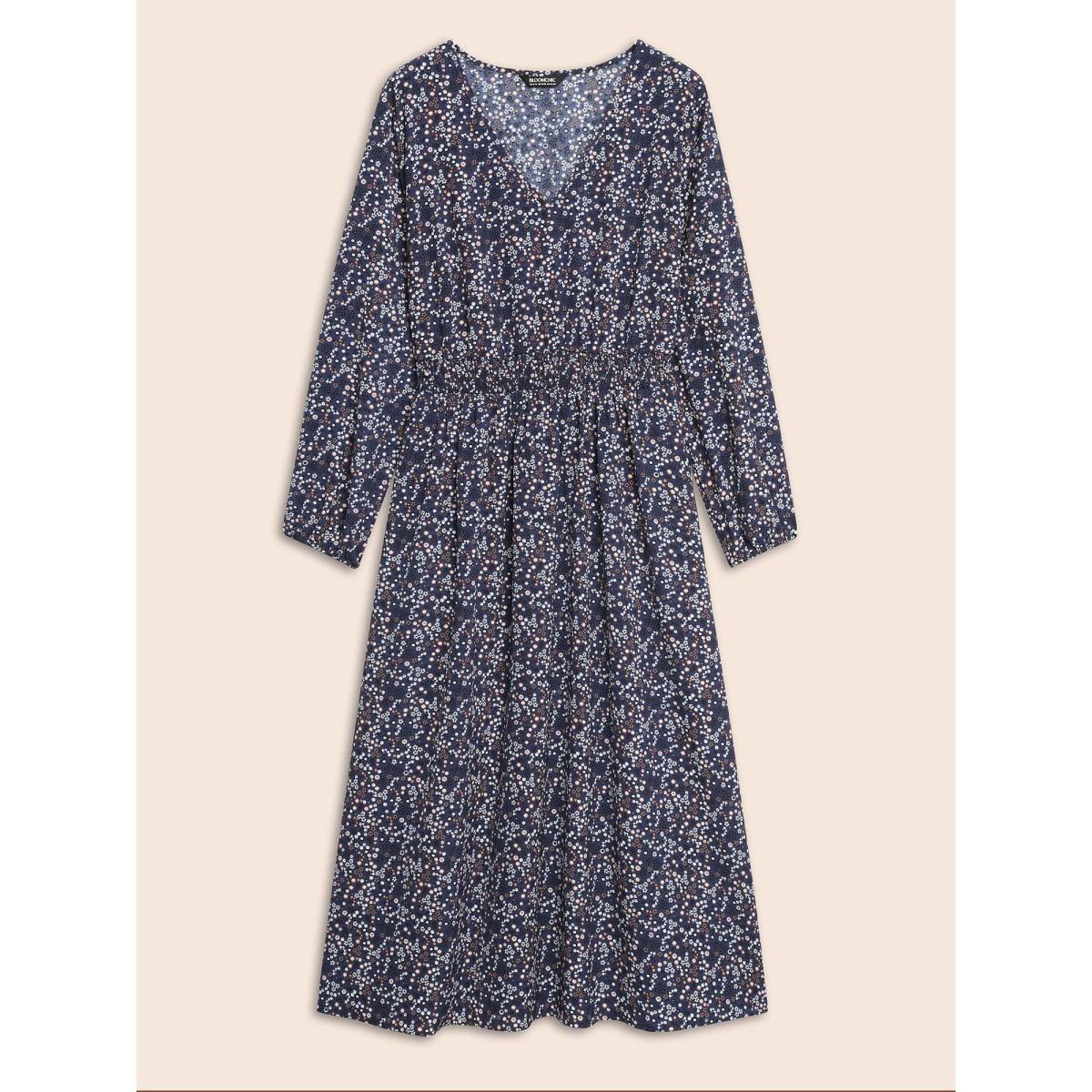 Plus Size Ditsy Floral V Neck Shirred Dress Mediumblue Women Elegant Shirred V-neck Long Sleeve Curvy BloomChic 26/4X Product Image