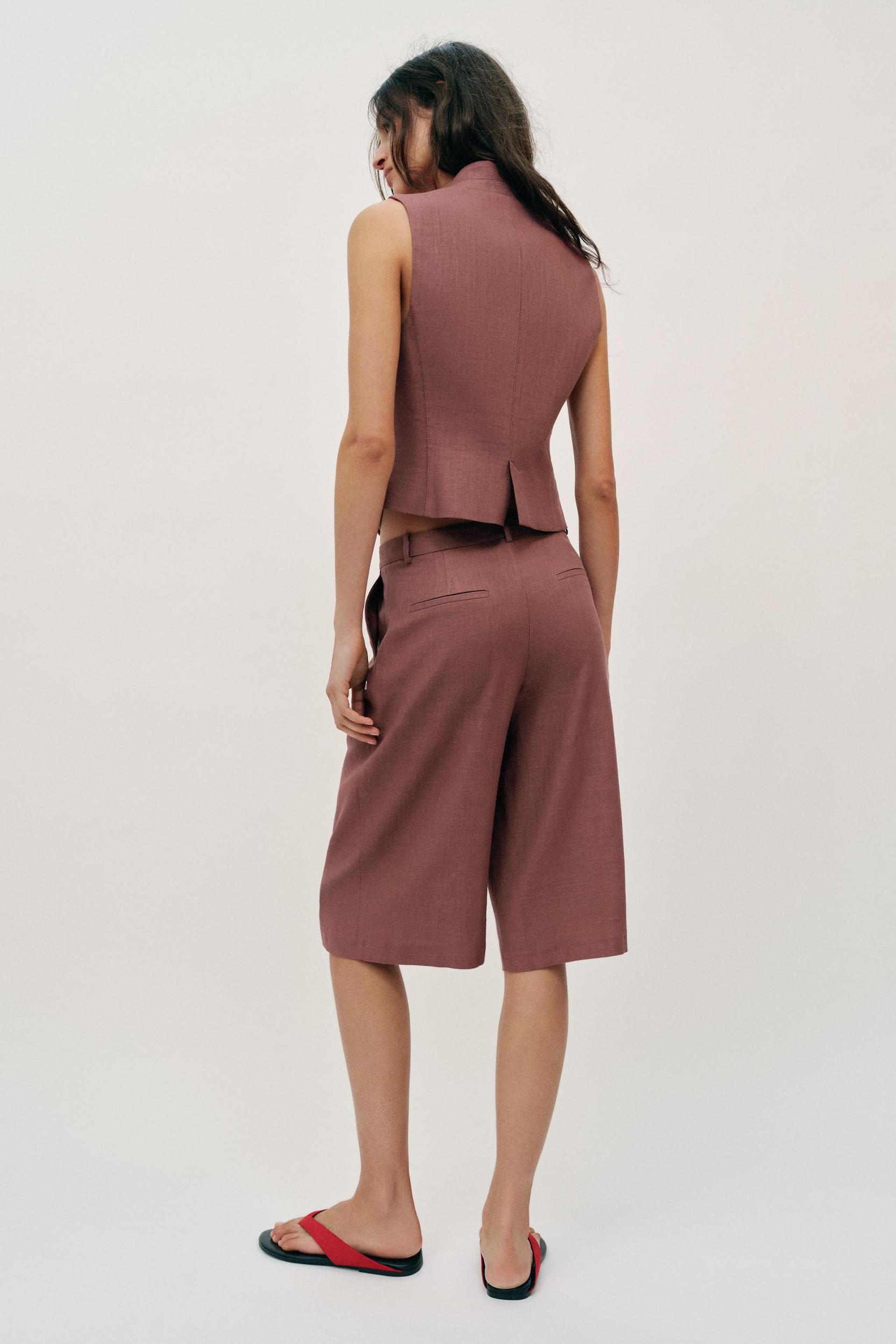 LINEN VEST Product Image