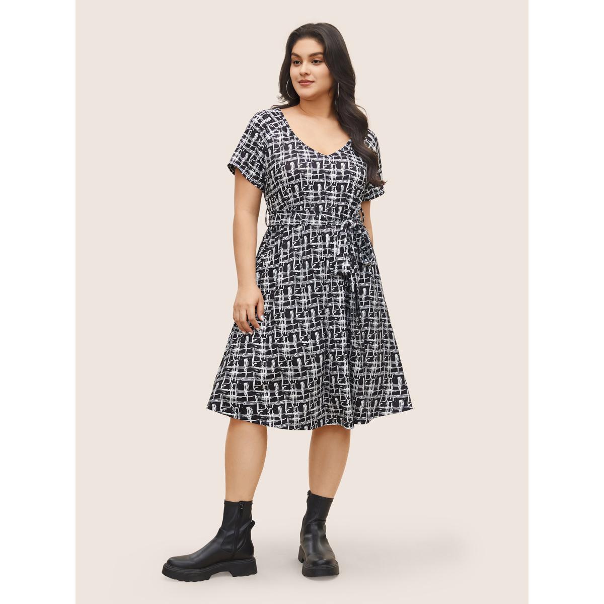 Plus Size Plaid Elastic Waist Belted Pocket Dress Black Women Work From Home Non V-neck Short sleeve Curvy Midi Dress BloomChic 14-16/1X Product Image