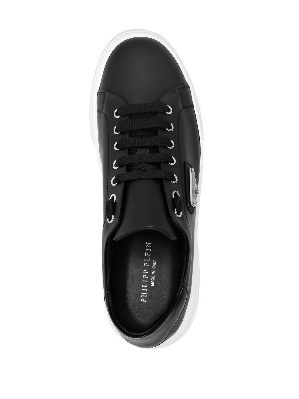 logo-plaque leather sneakers Product Image