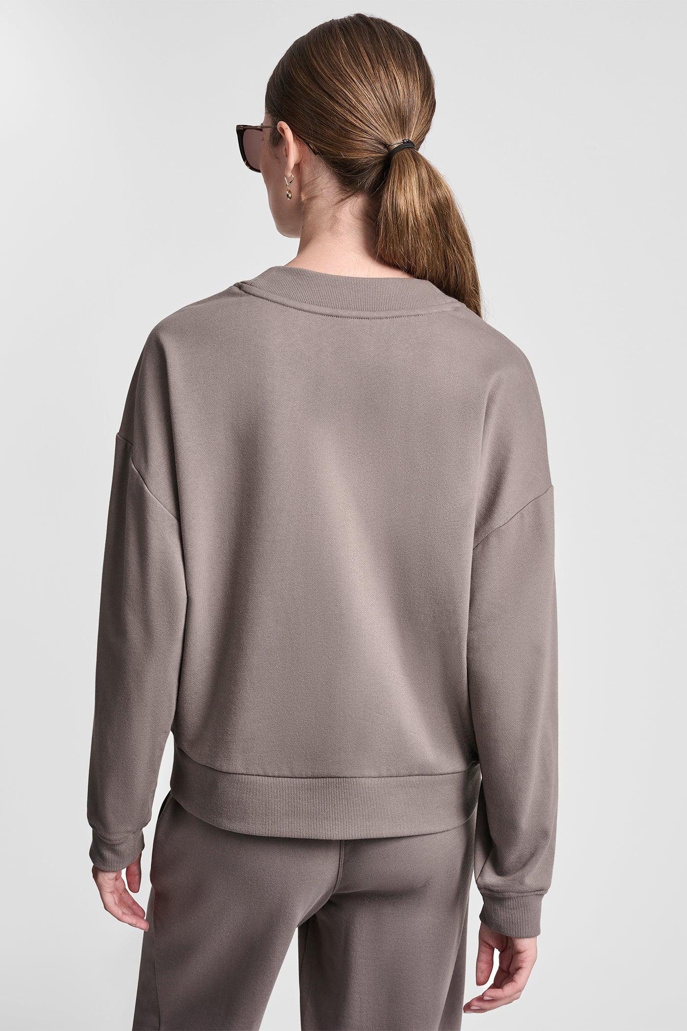 METALLIC BUBBLE LOGO V-NECK PULLOVER Product Image