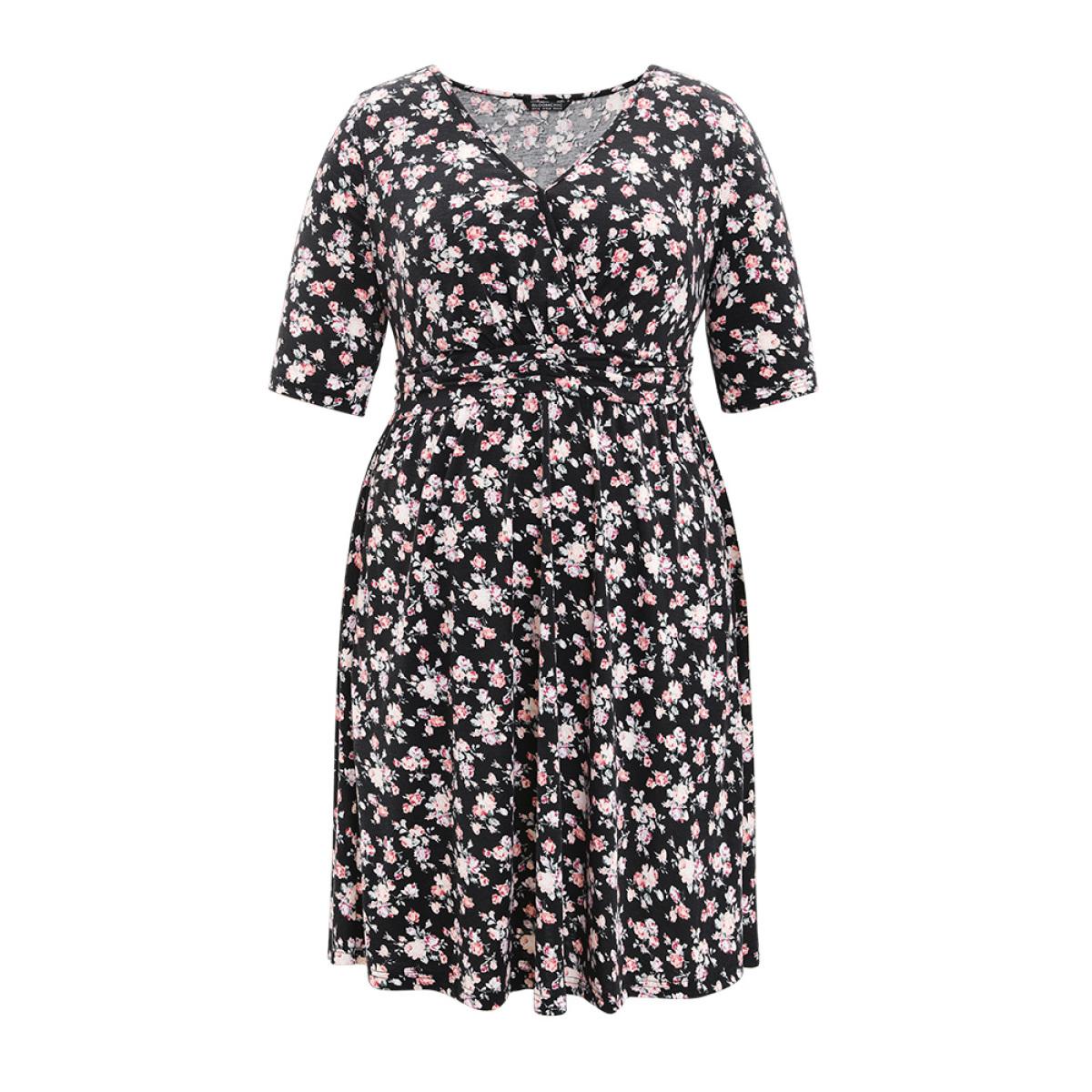 Plus Size Ditsy Floral Pocket Overlap Collar Half Sleeve Dress Black Women Casual Wrap V-neck Short sleeve Curvy Midi Dress BloomChic 26/4X Product Image