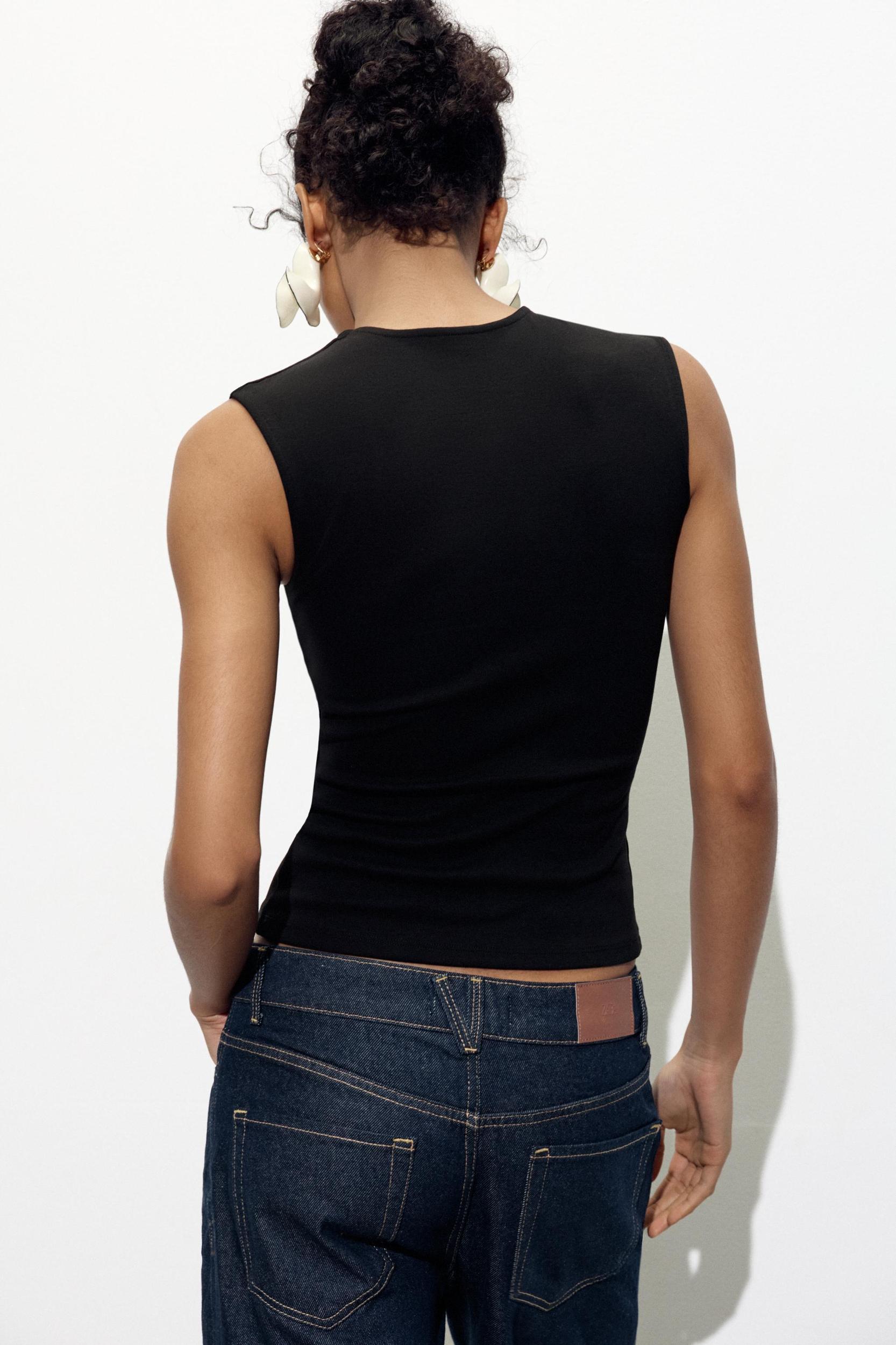 TANK TOP Product Image