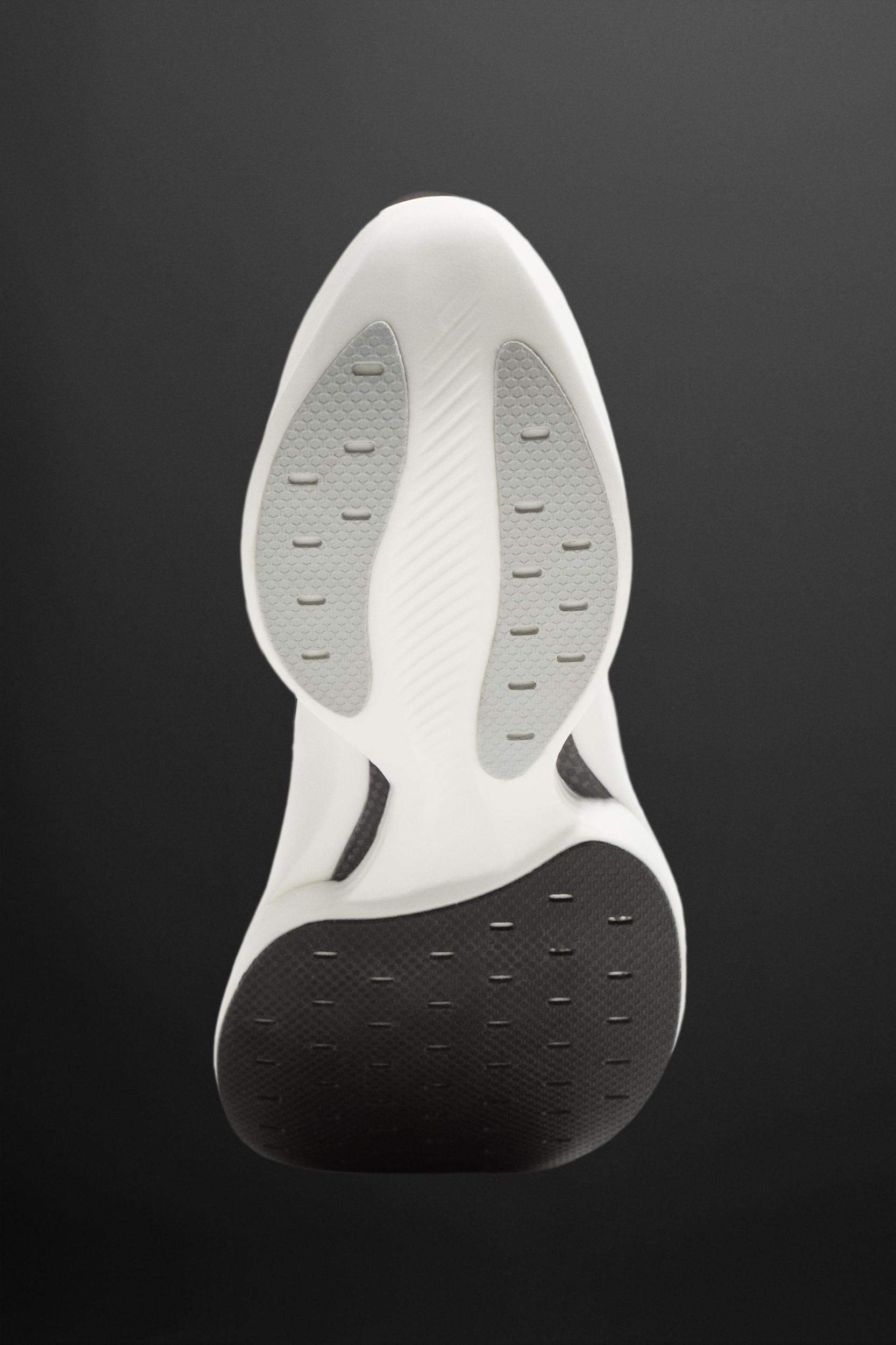 LONG DISTANCE RUNNING SNEAKERS Product Image