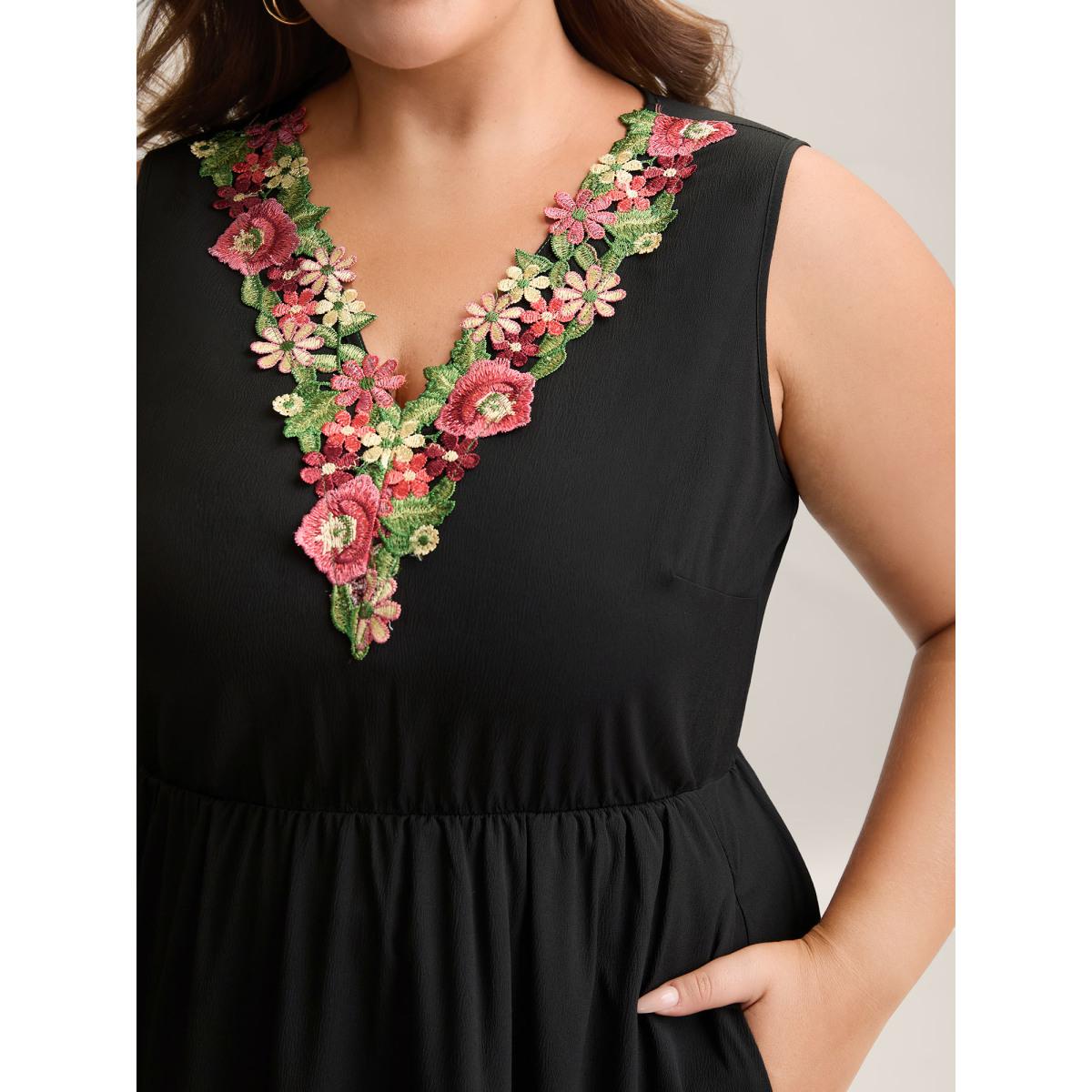Plus Size Woven Plain Floral Neckline Sleeveless Midi Dress Black Women Elegant Woven ribbon&lace trim V-neck Sleeveless Curvy BloomChic 30/6X Product Image