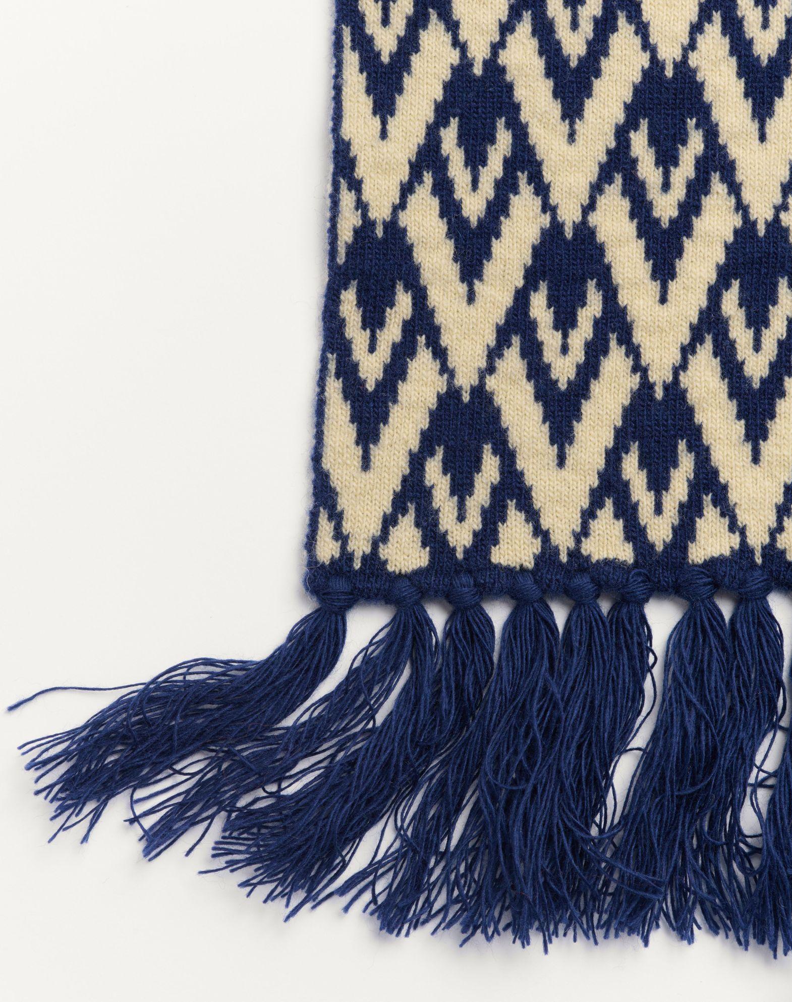 Toute La V Knitted Wool Scarf Product Image