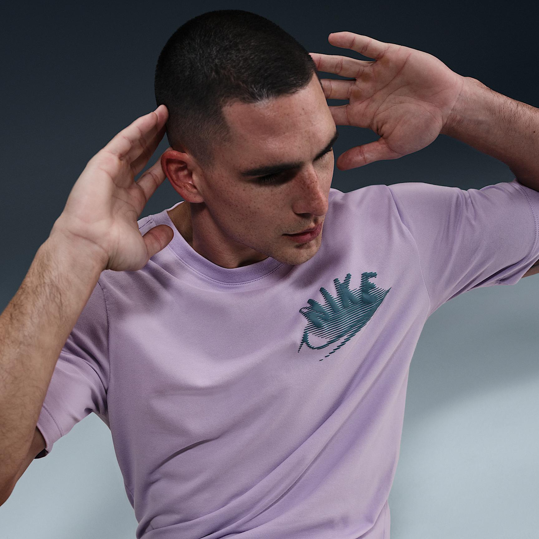 Nike Men's Dri-FIT Fitness T-Shirt Product Image