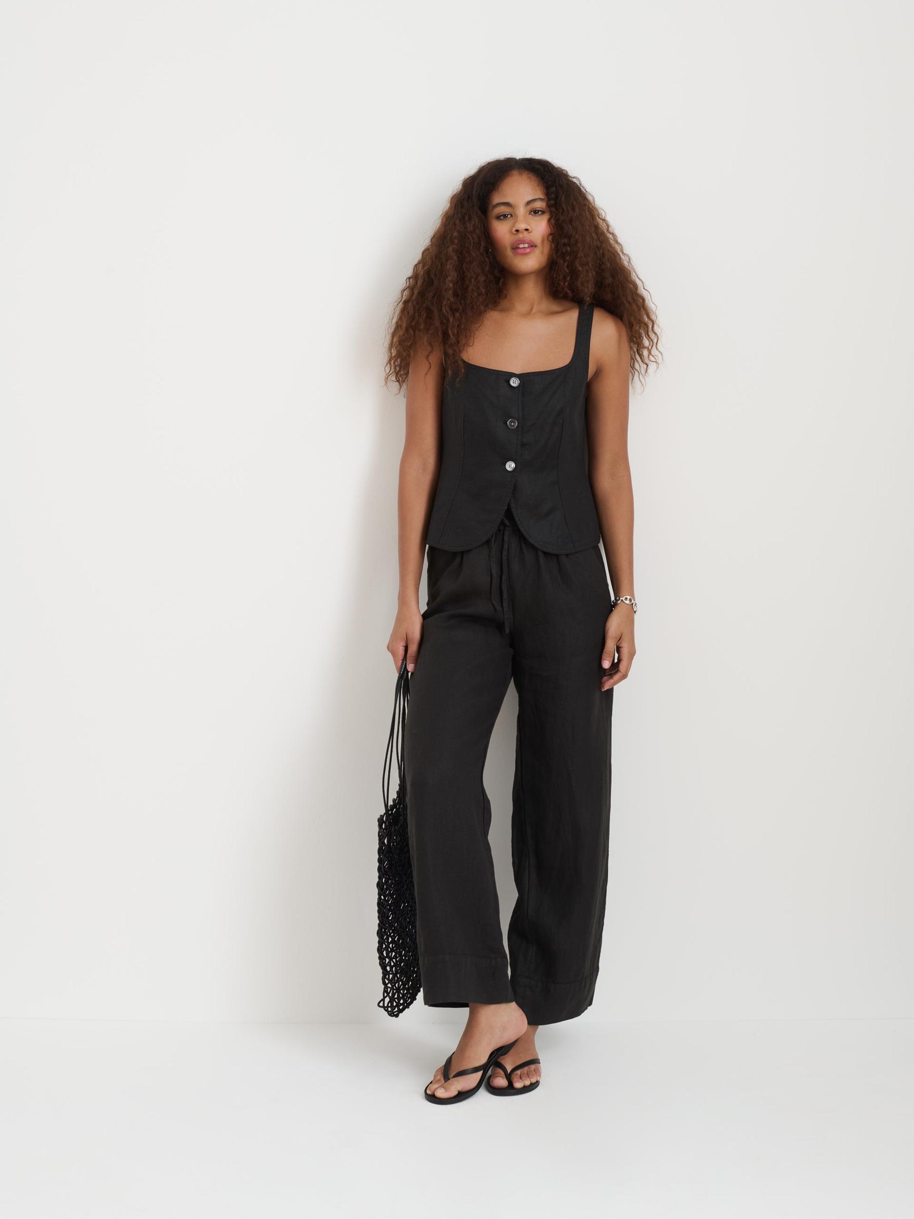 Luna Vest In Linen Product Image