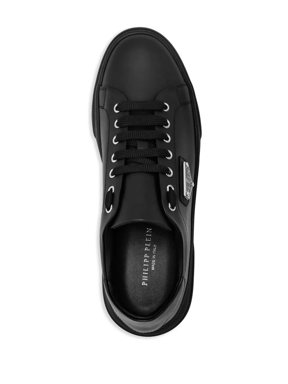 logo-plaque leather sneakers Product Image