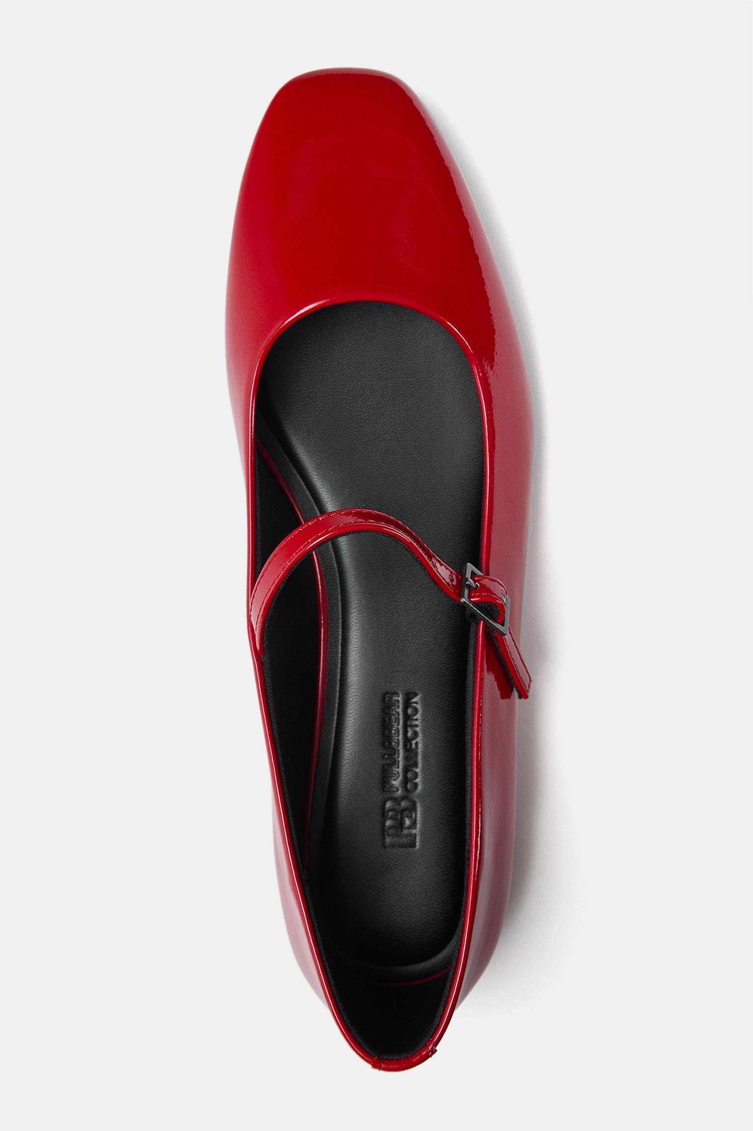 Faux patent leather ballerinas Product Image