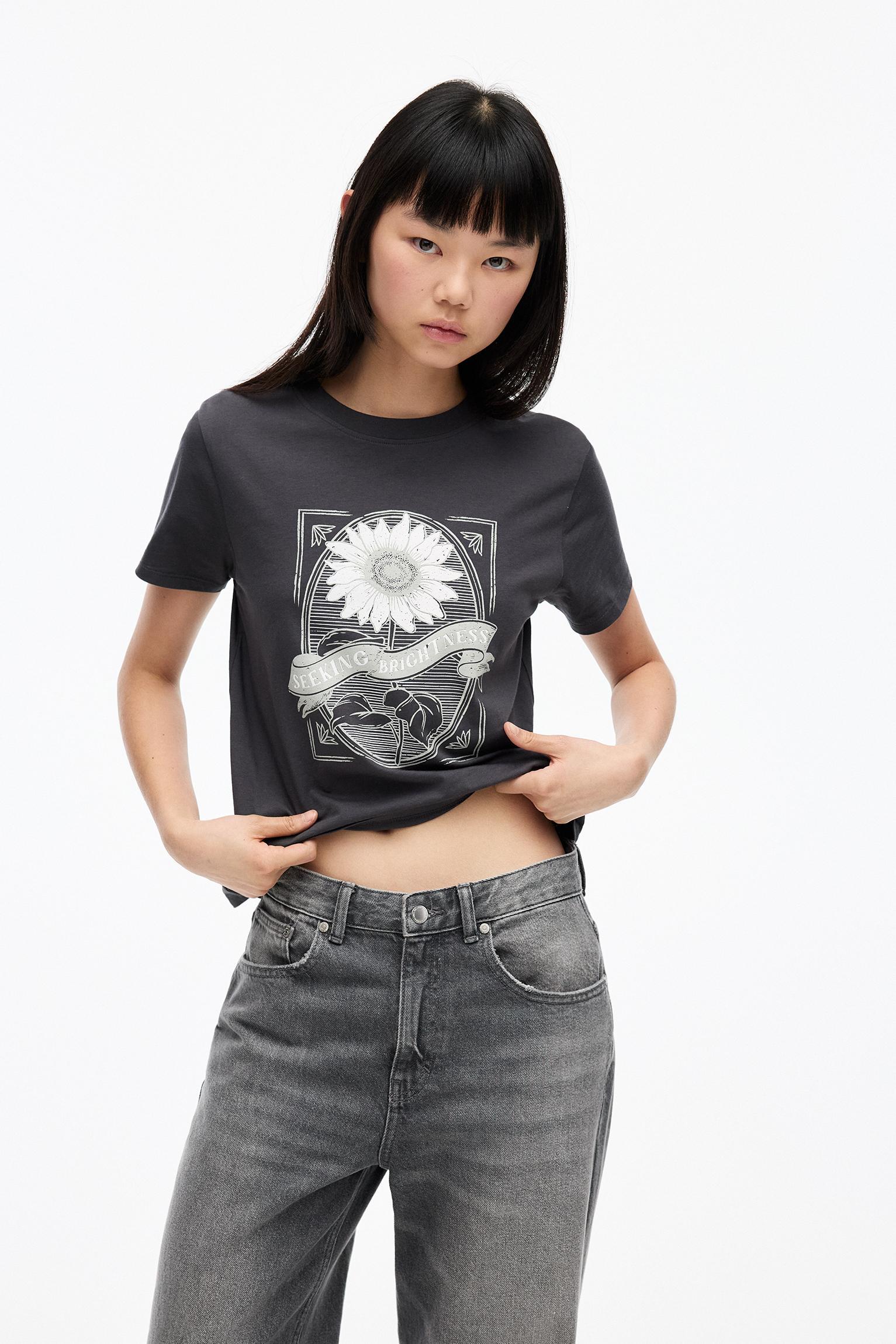 Retro flower T-shirt Product Image